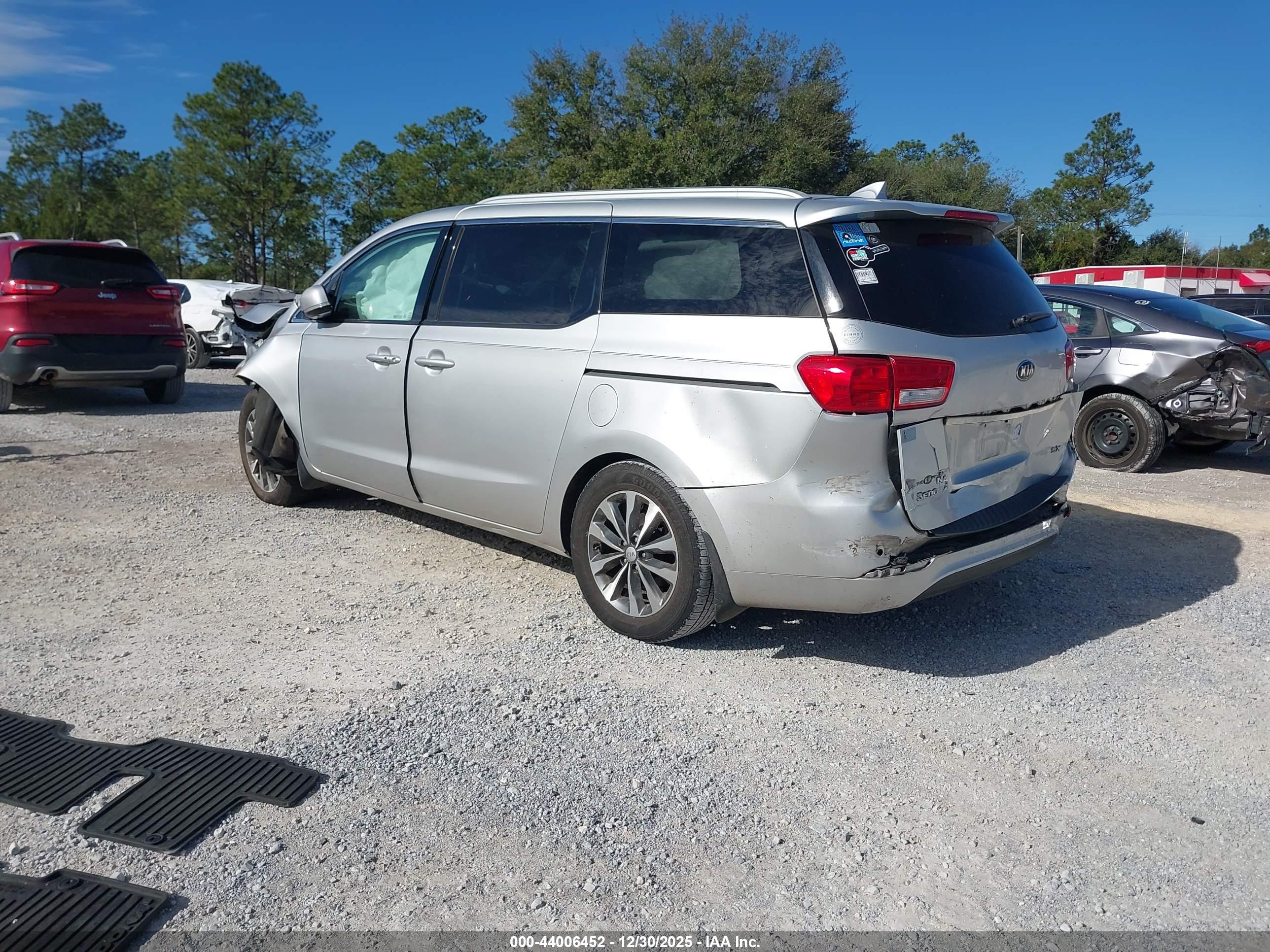 KIA SEDONA image 3