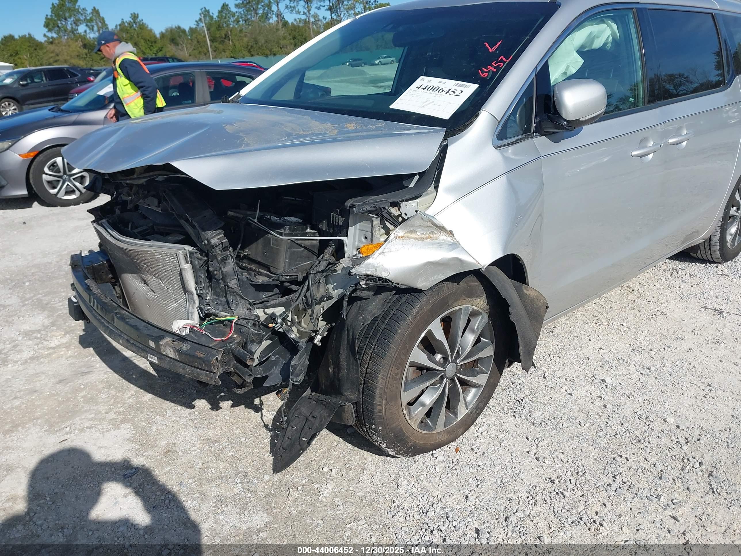 KIA SEDONA image 6