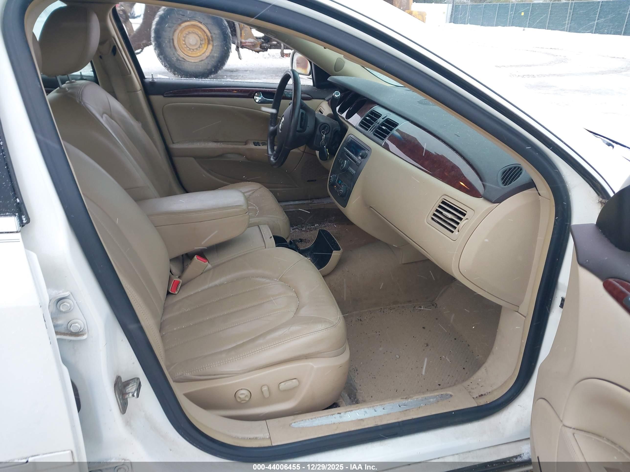 BUICK LUCERNE image 5