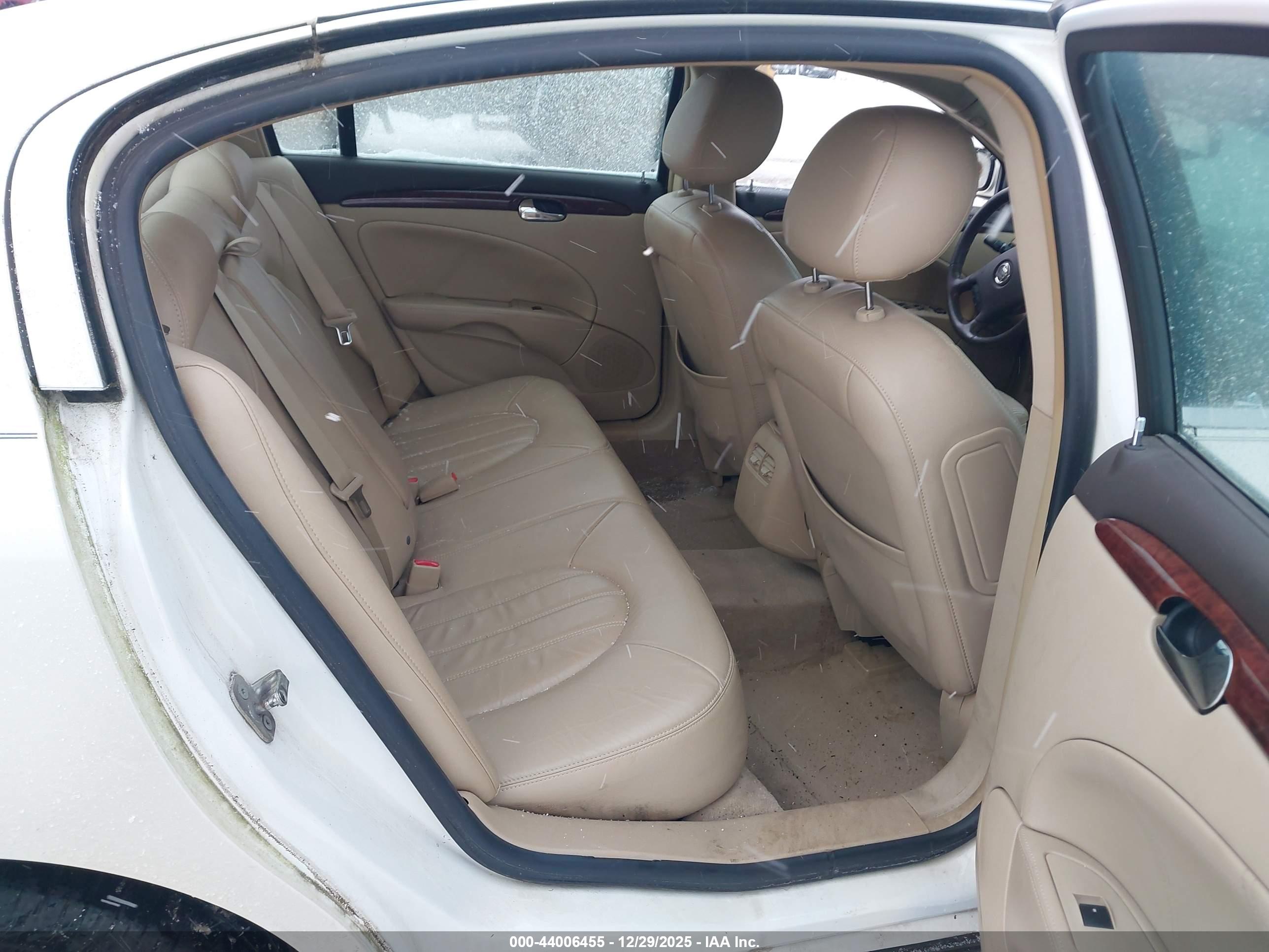 BUICK LUCERNE image 8