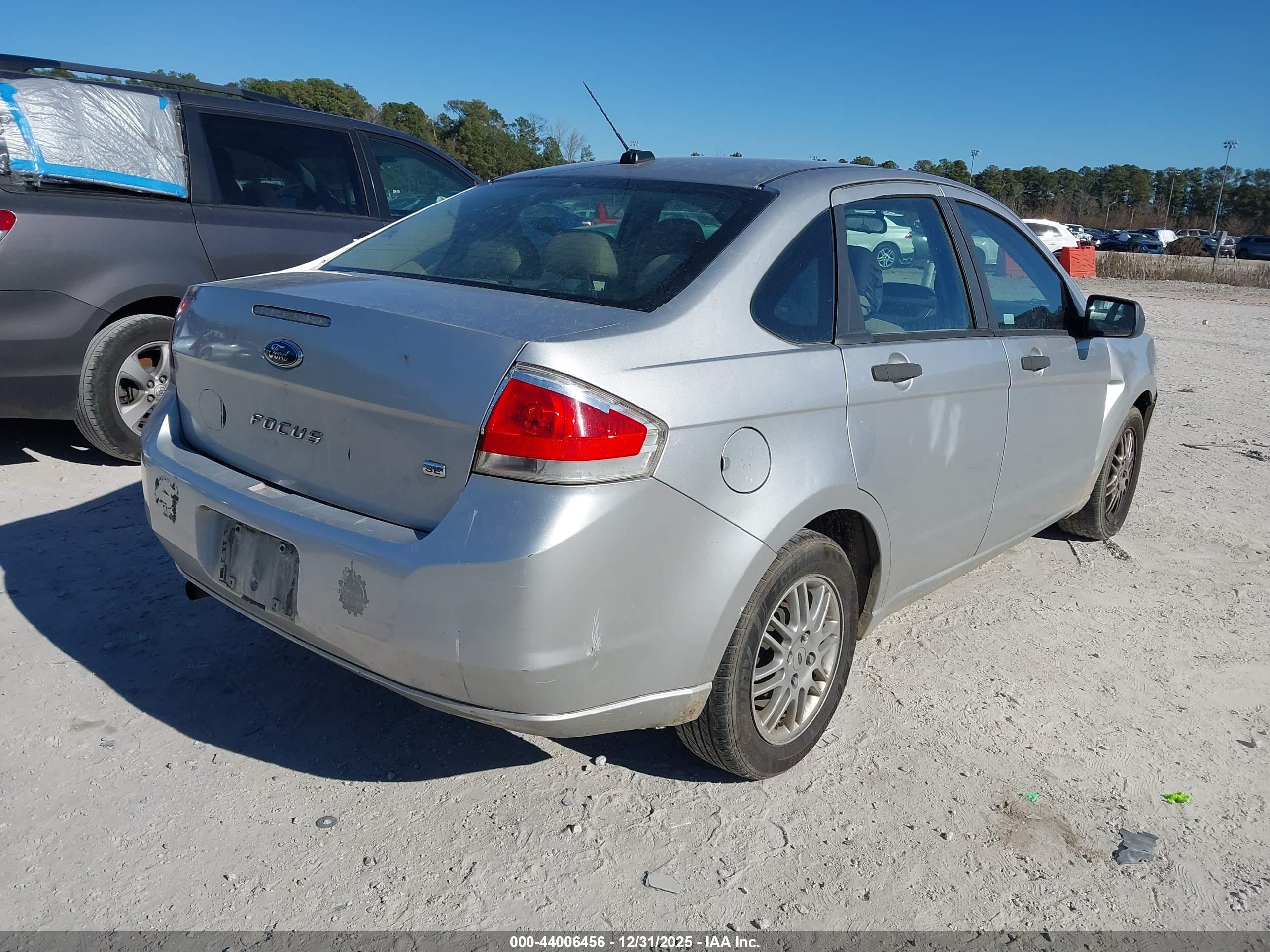 FORD FOCUS image 4