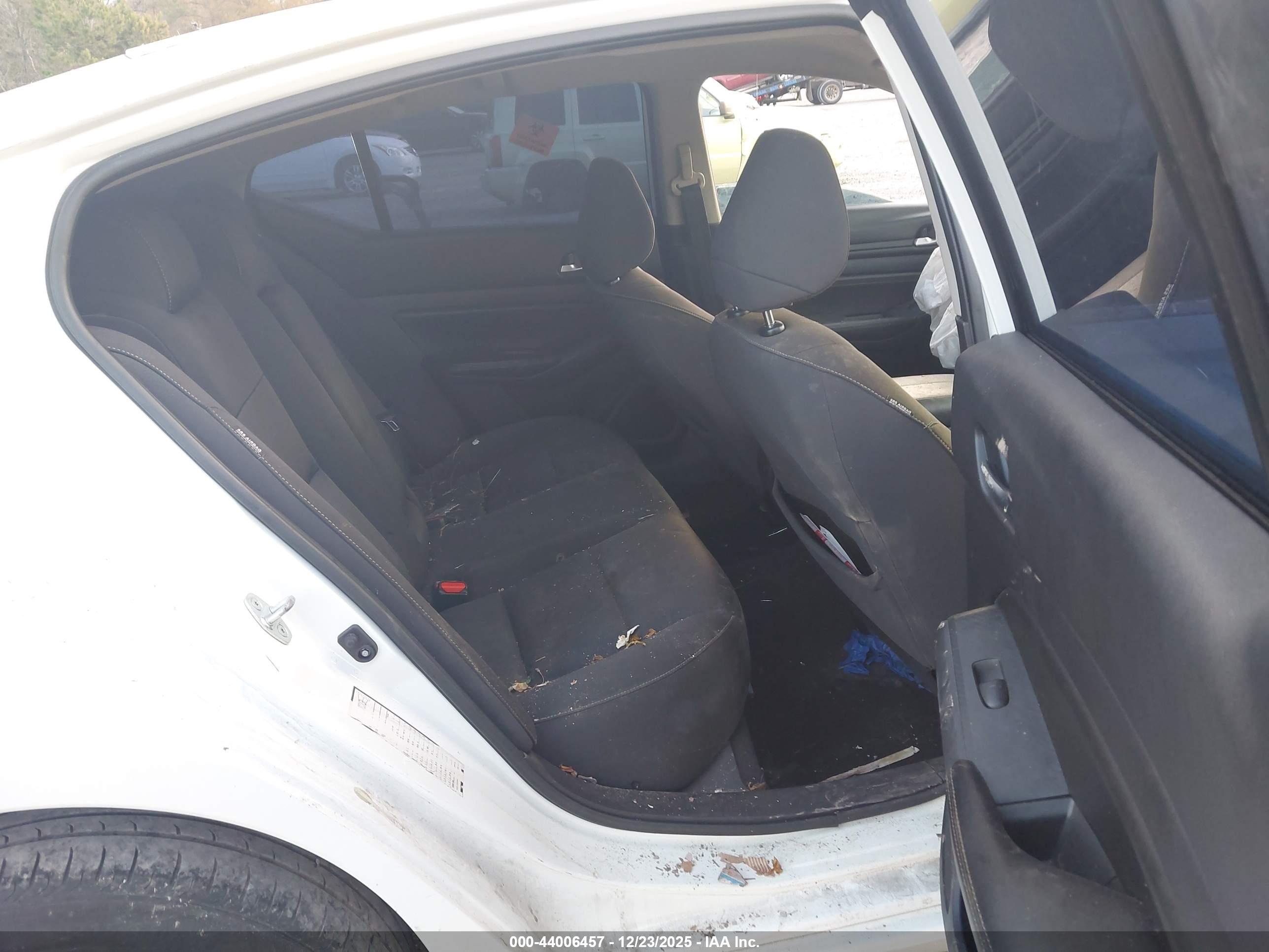 NISSAN ALTIMA image 8