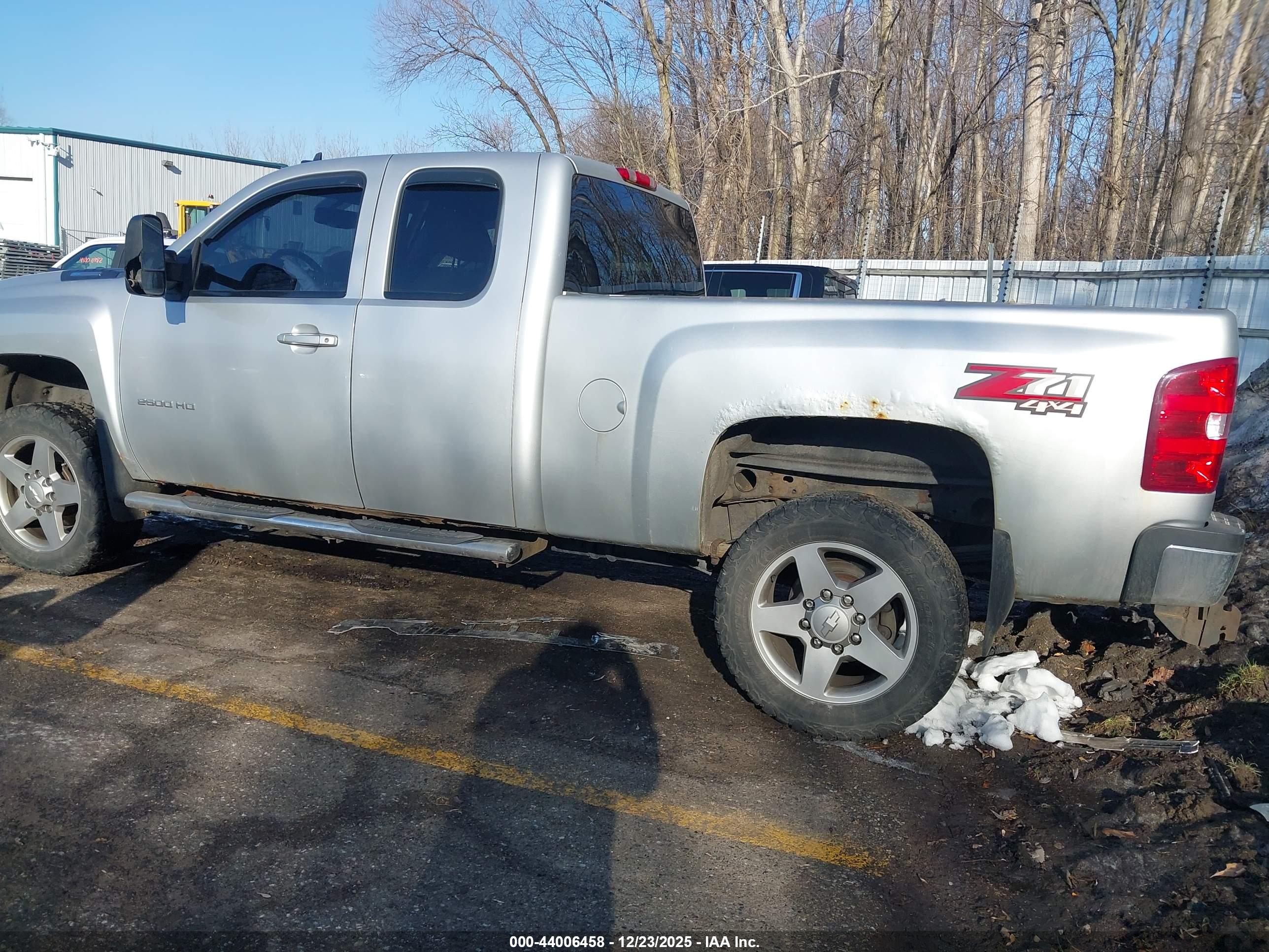 CHEVROLET SILVERADO image 3