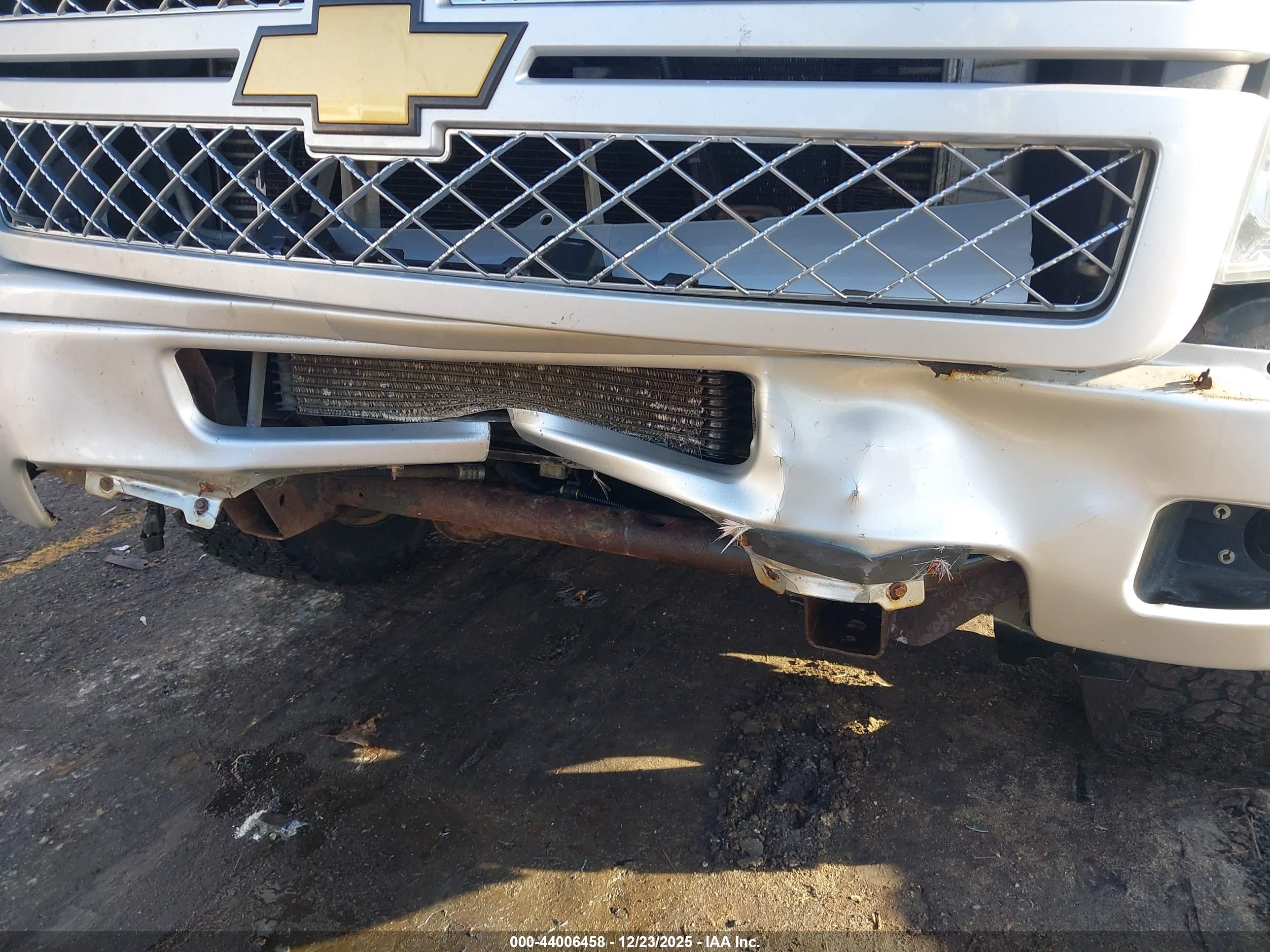 CHEVROLET SILVERADO image 6