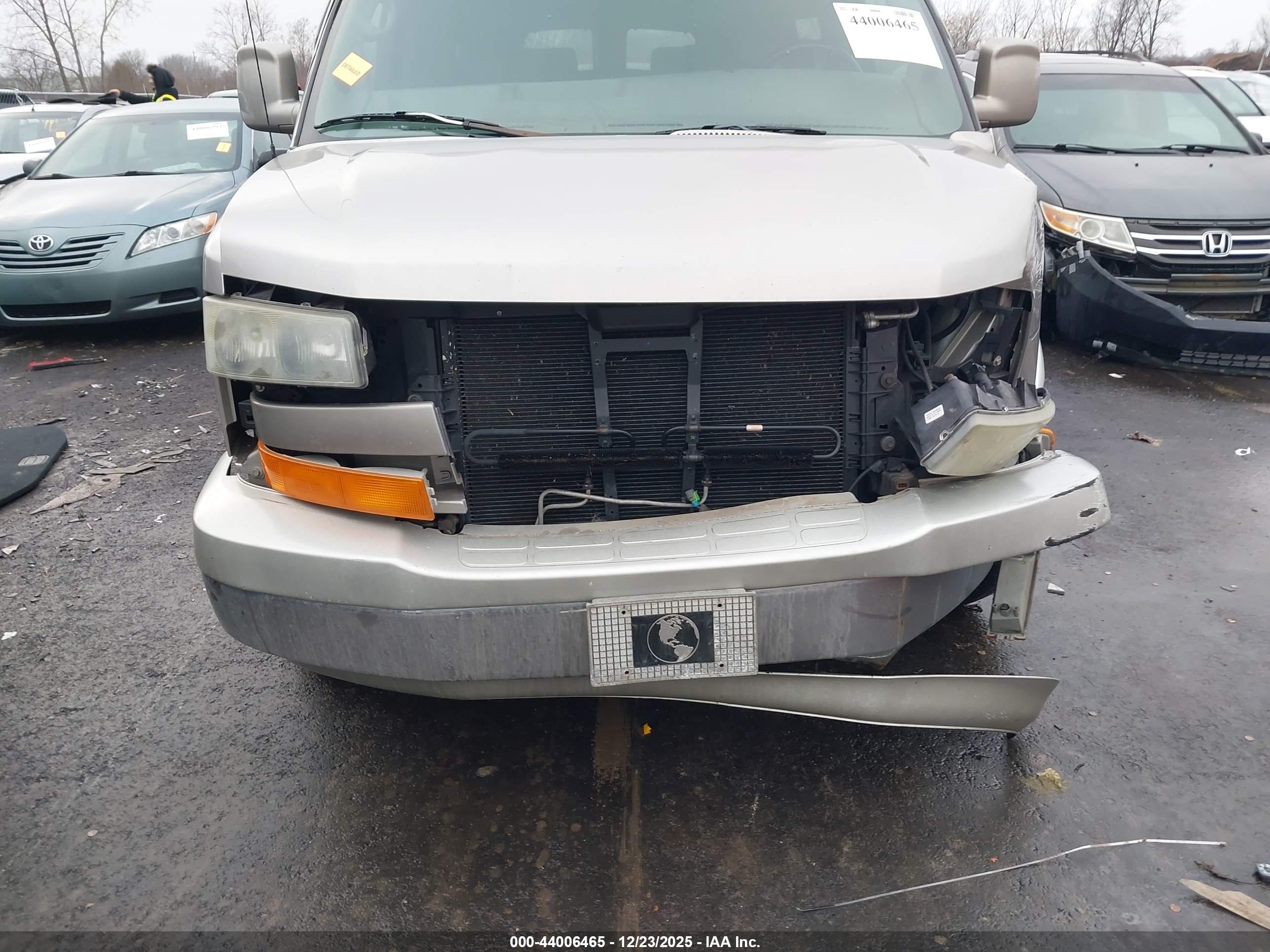 GMC SAVANA image 6
