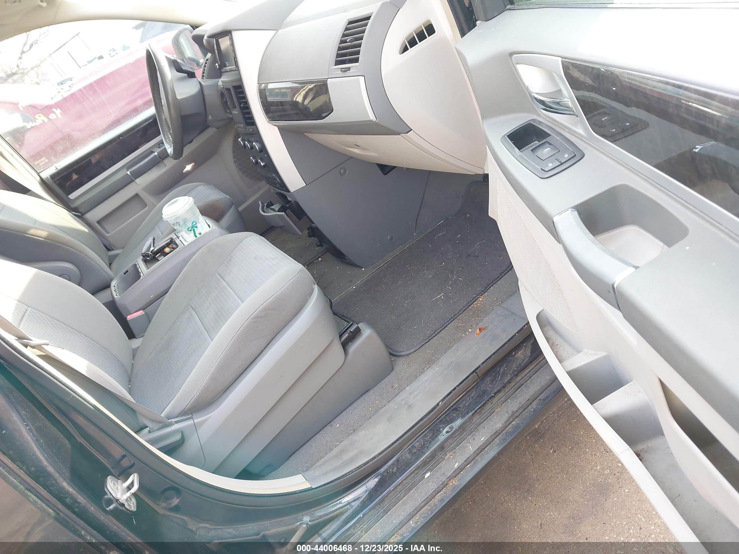 DODGE GRAND image 5