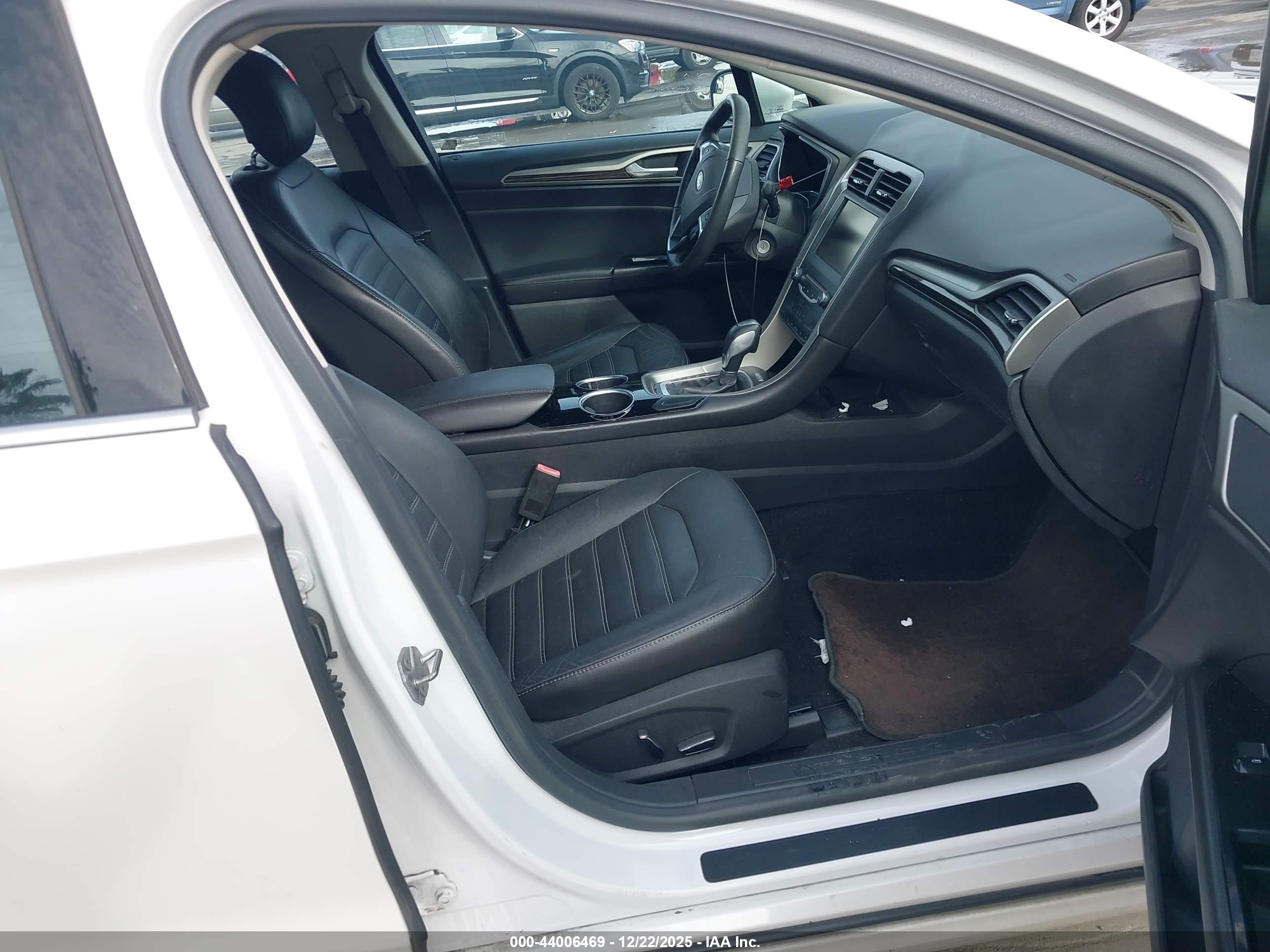 FORD FUSION image 5