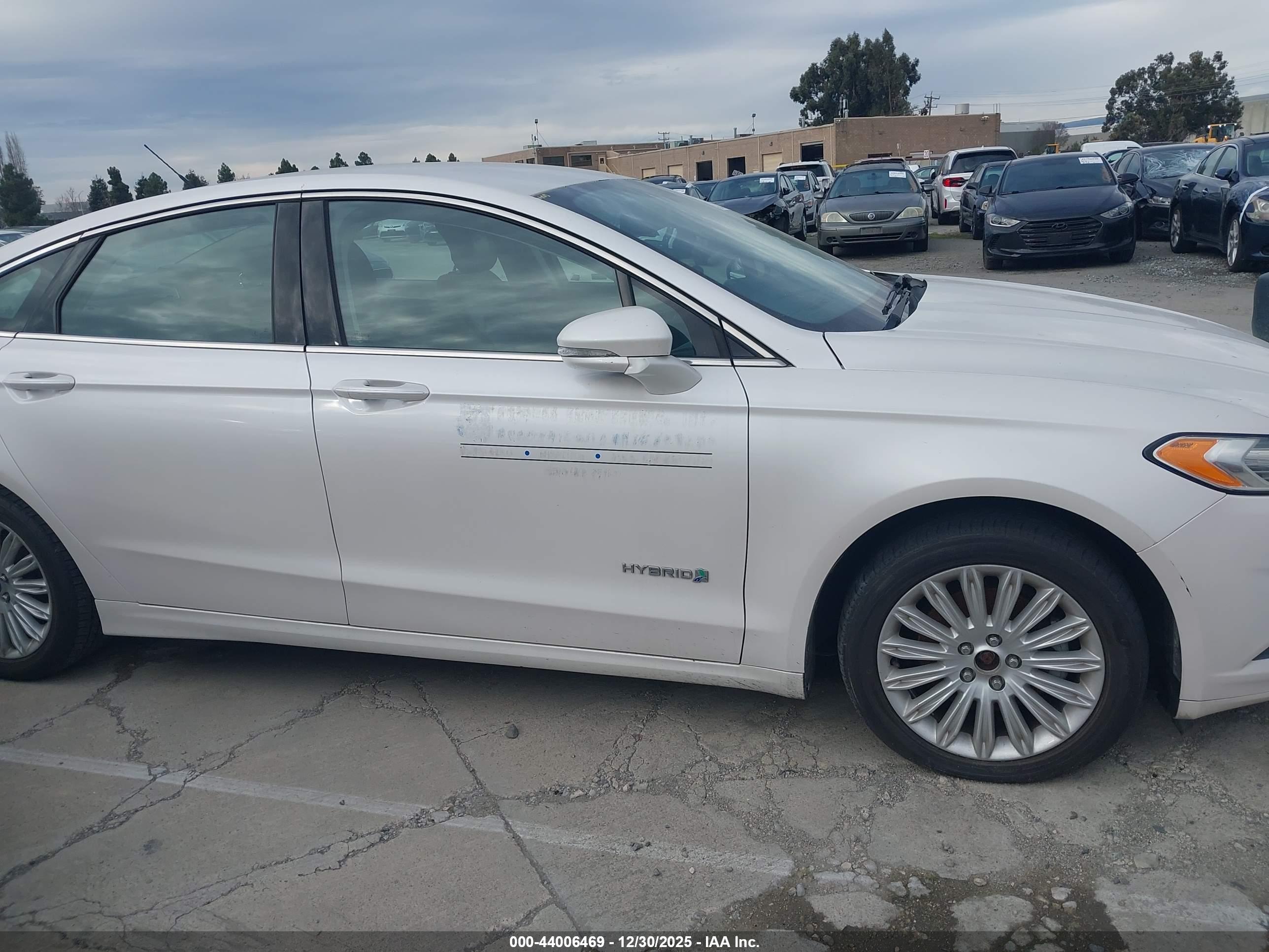 FORD FUSION image 6