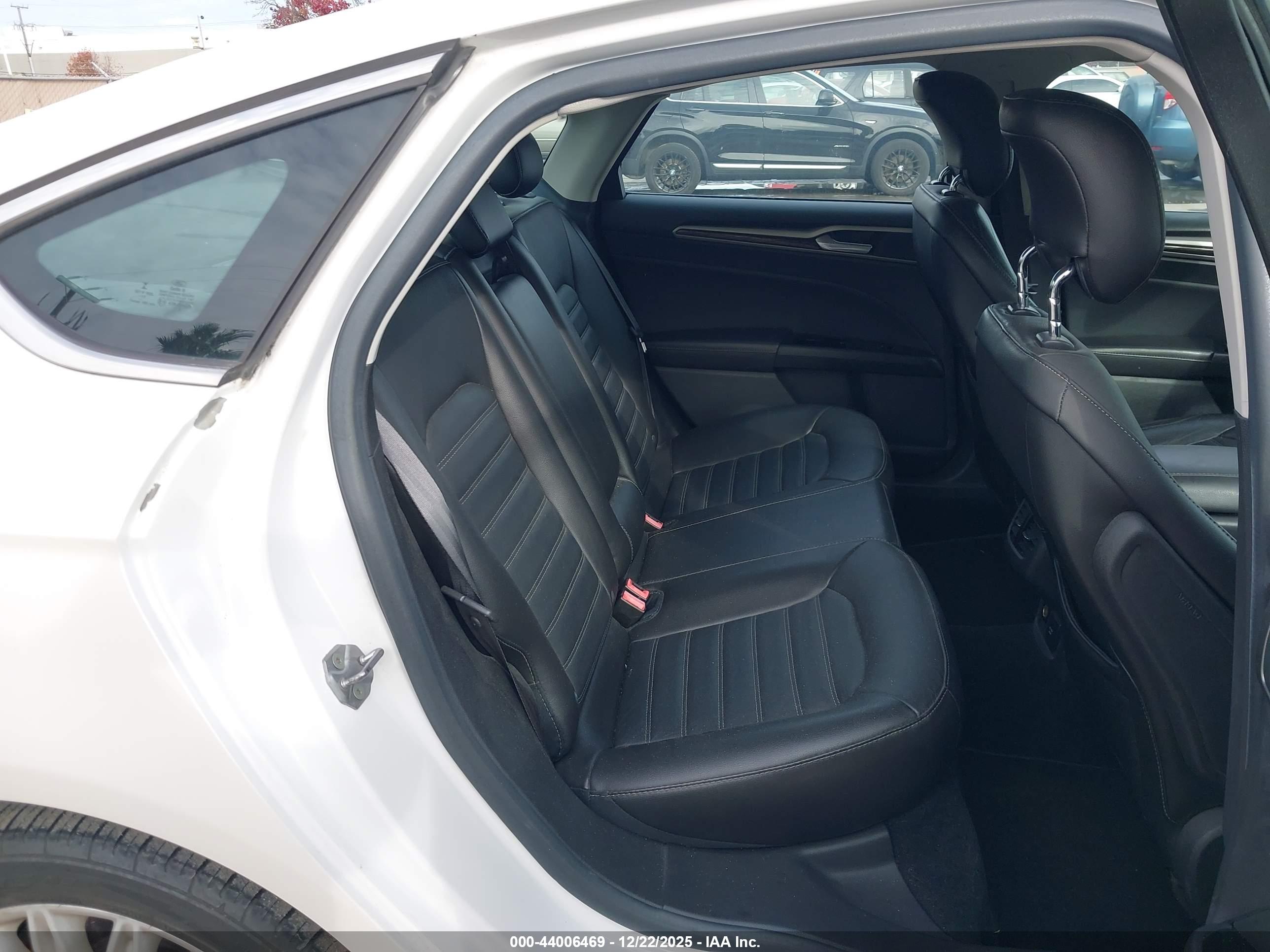 FORD FUSION image 8