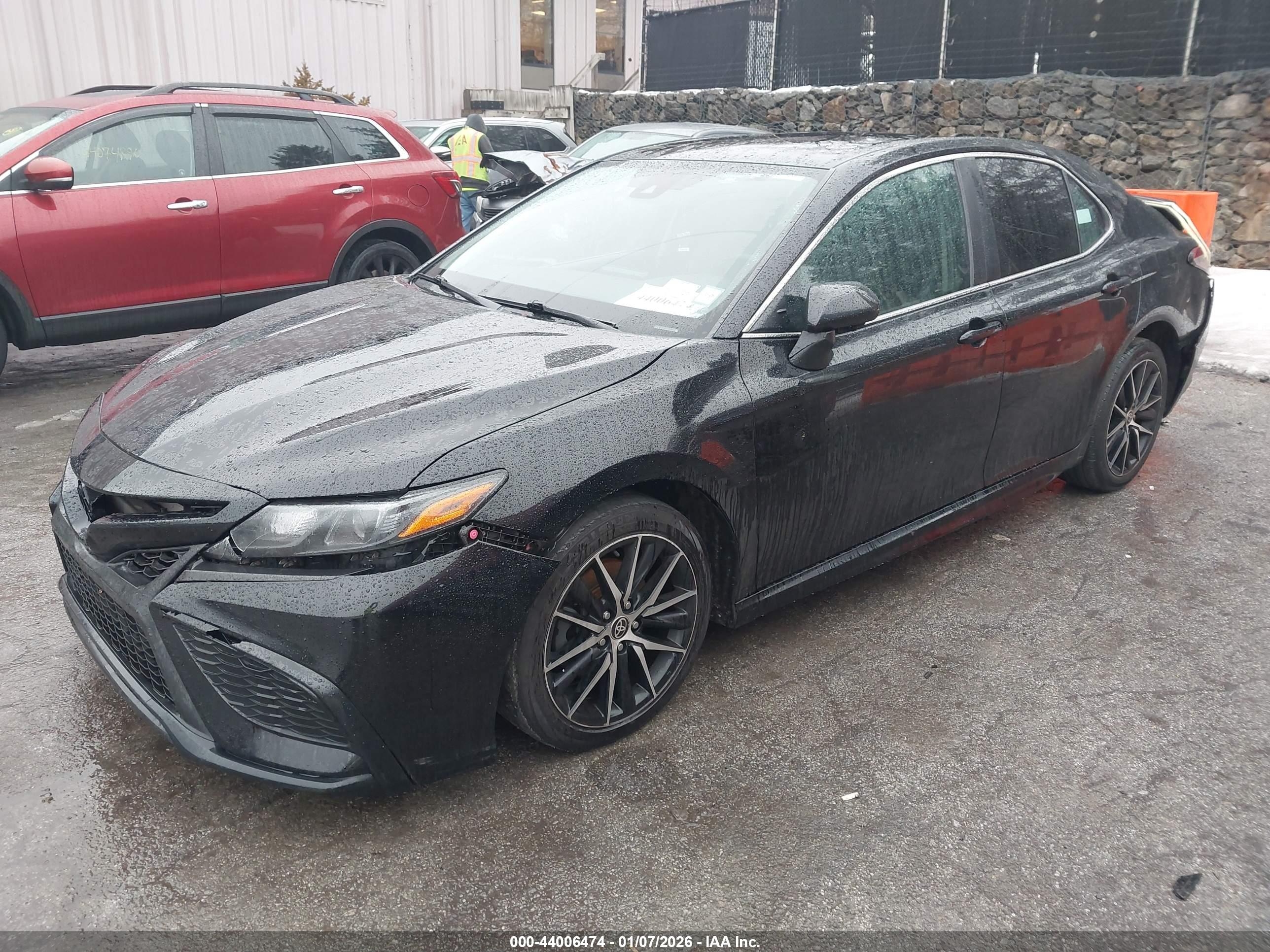 TOYOTA CAMRY image 2