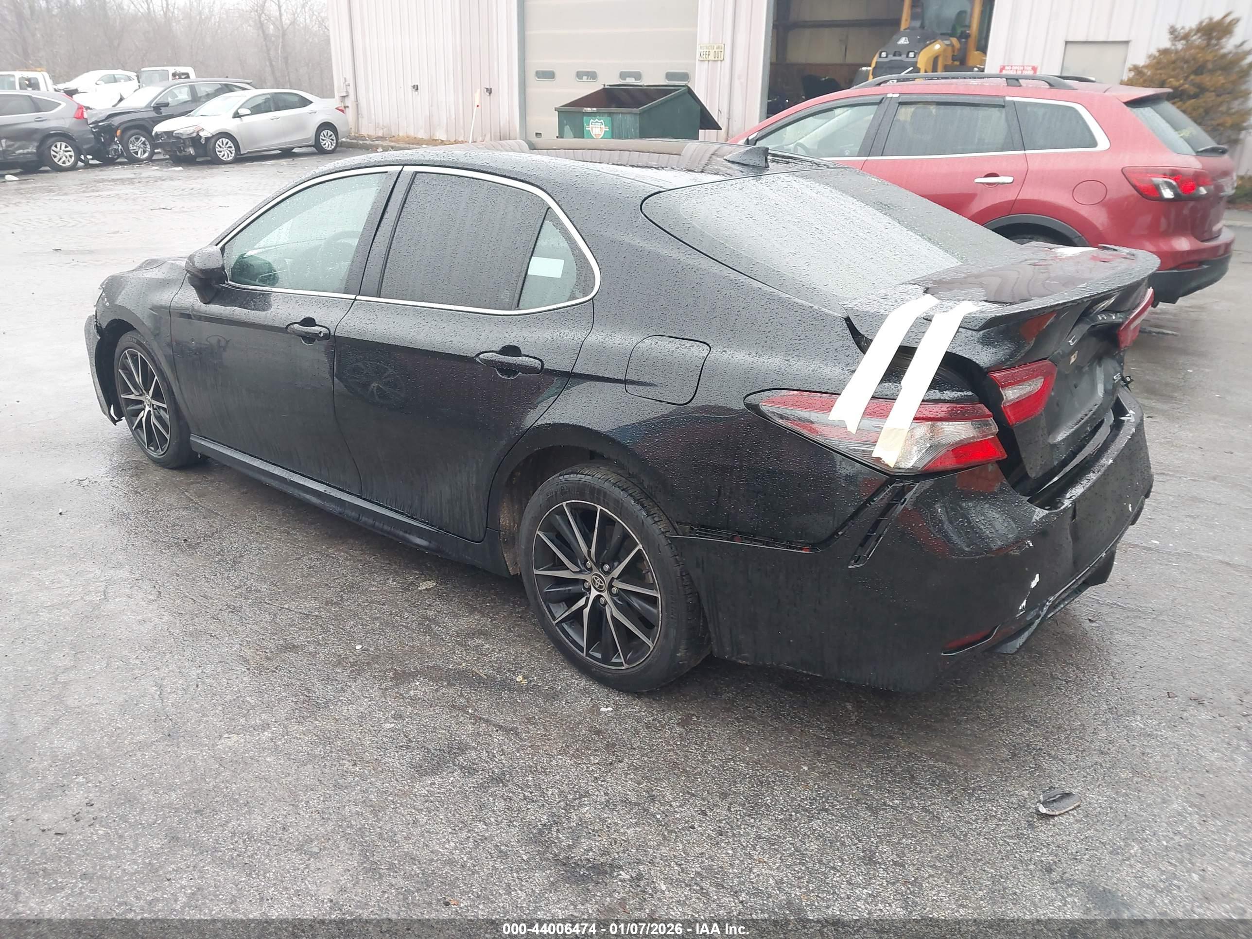 TOYOTA CAMRY image 3