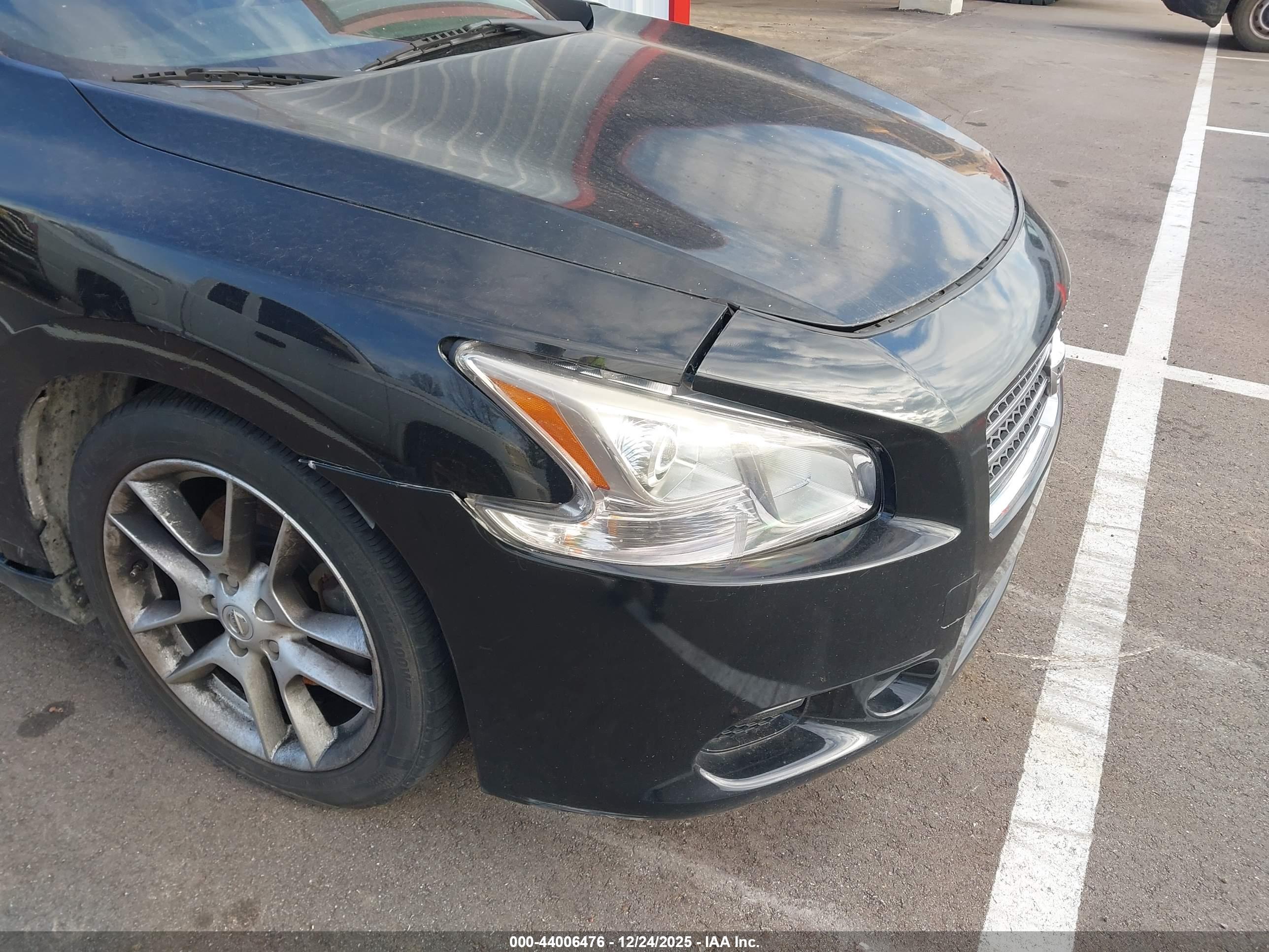 NISSAN MAXIMA image 6