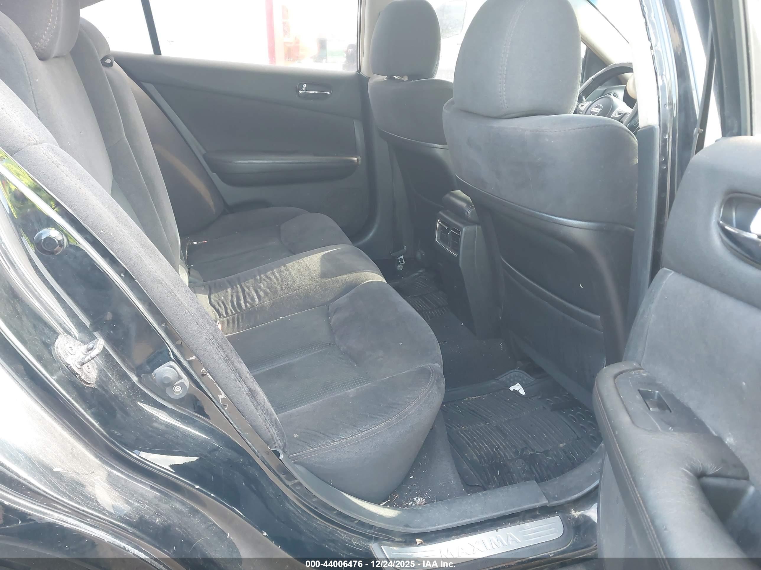 NISSAN MAXIMA image 8