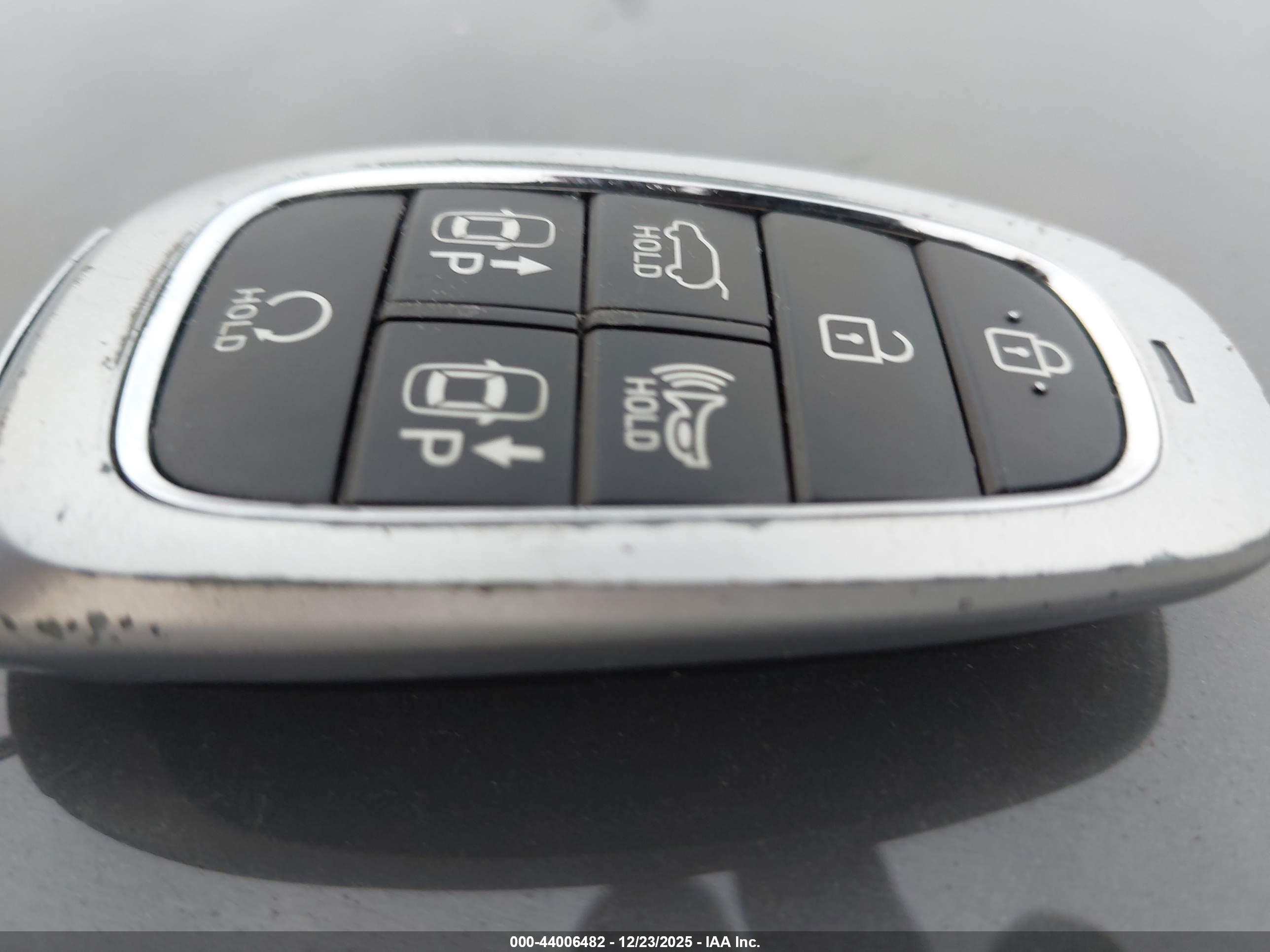 HYUNDAI SANTA image 11