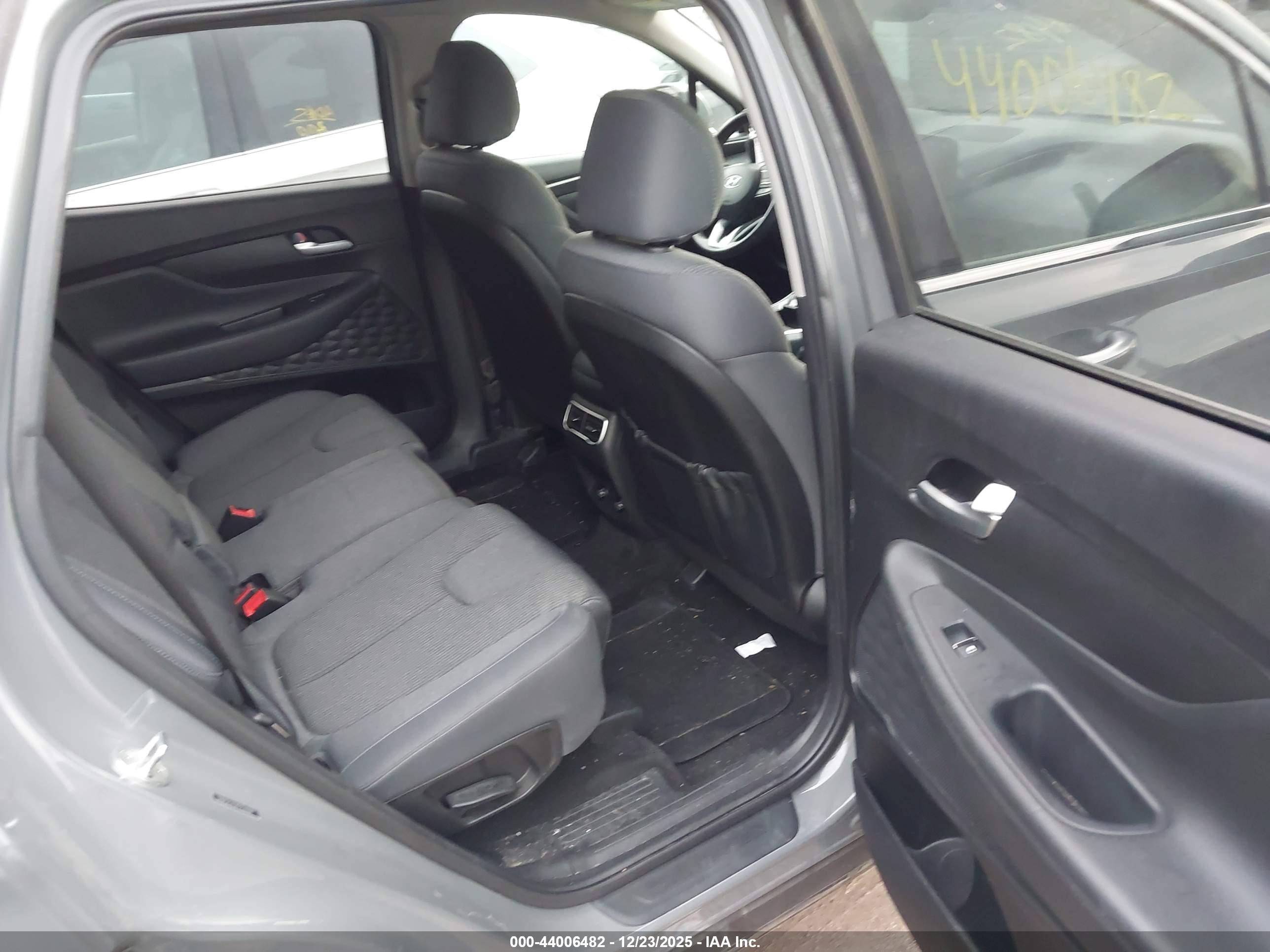 HYUNDAI SANTA image 8