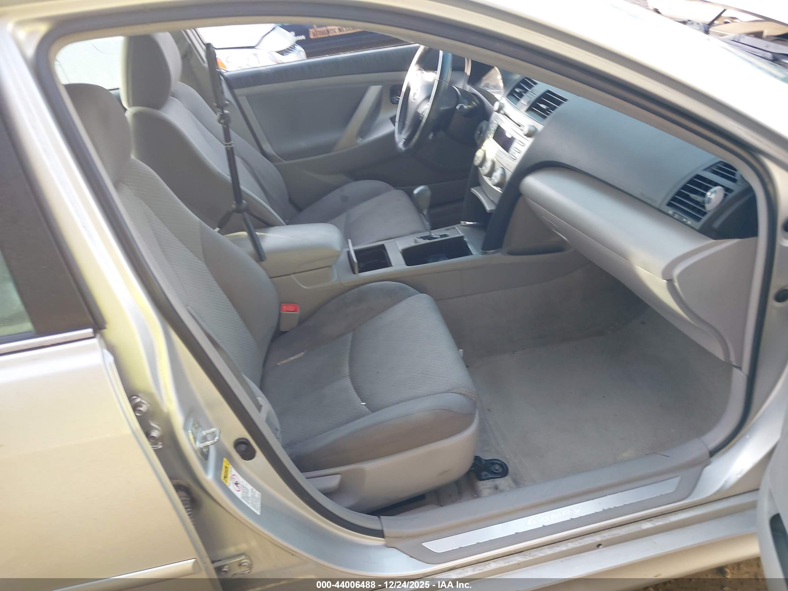 TOYOTA CAMRY image 5