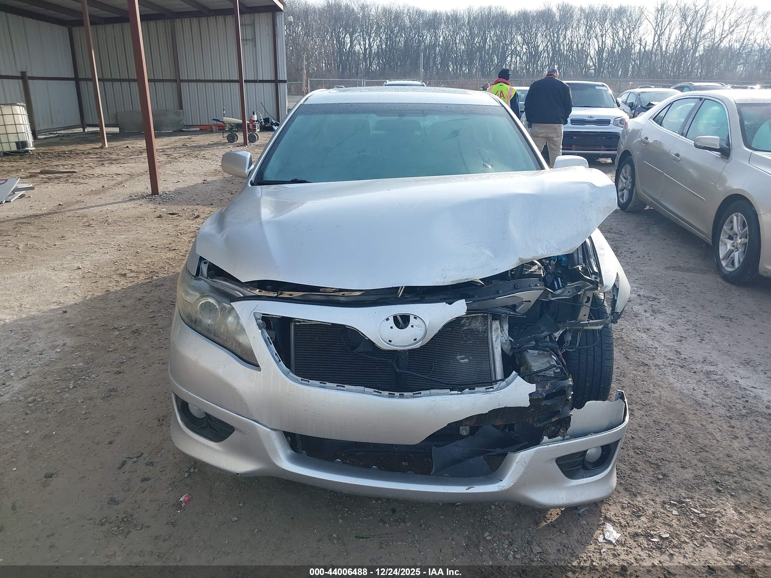 TOYOTA CAMRY image 6