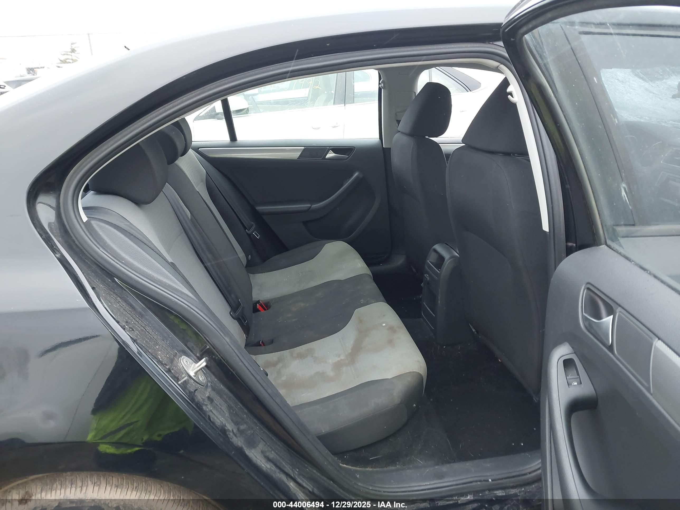 VOLKSWAGEN JETTA image 8