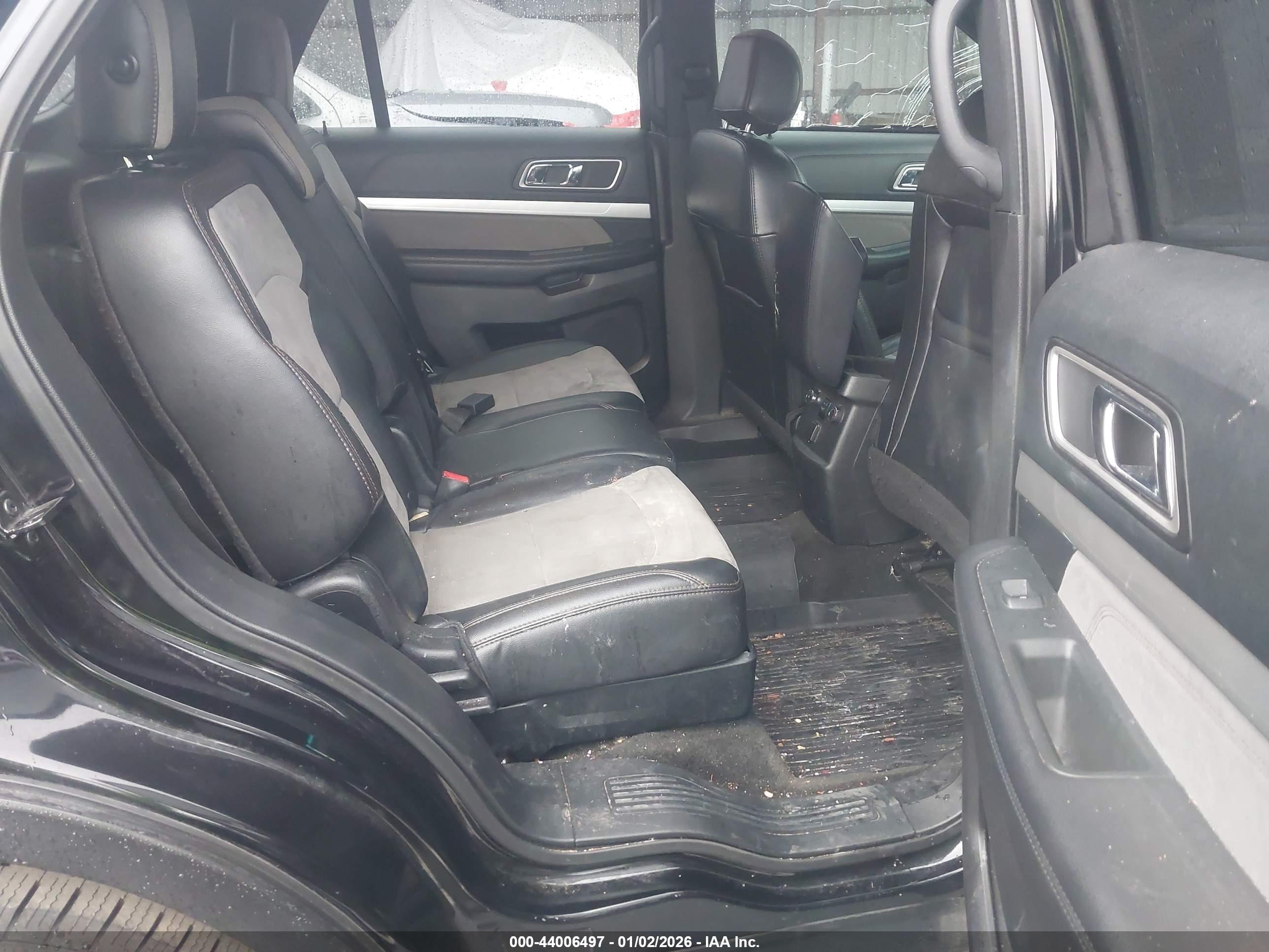 FORD EXPLORER image 8