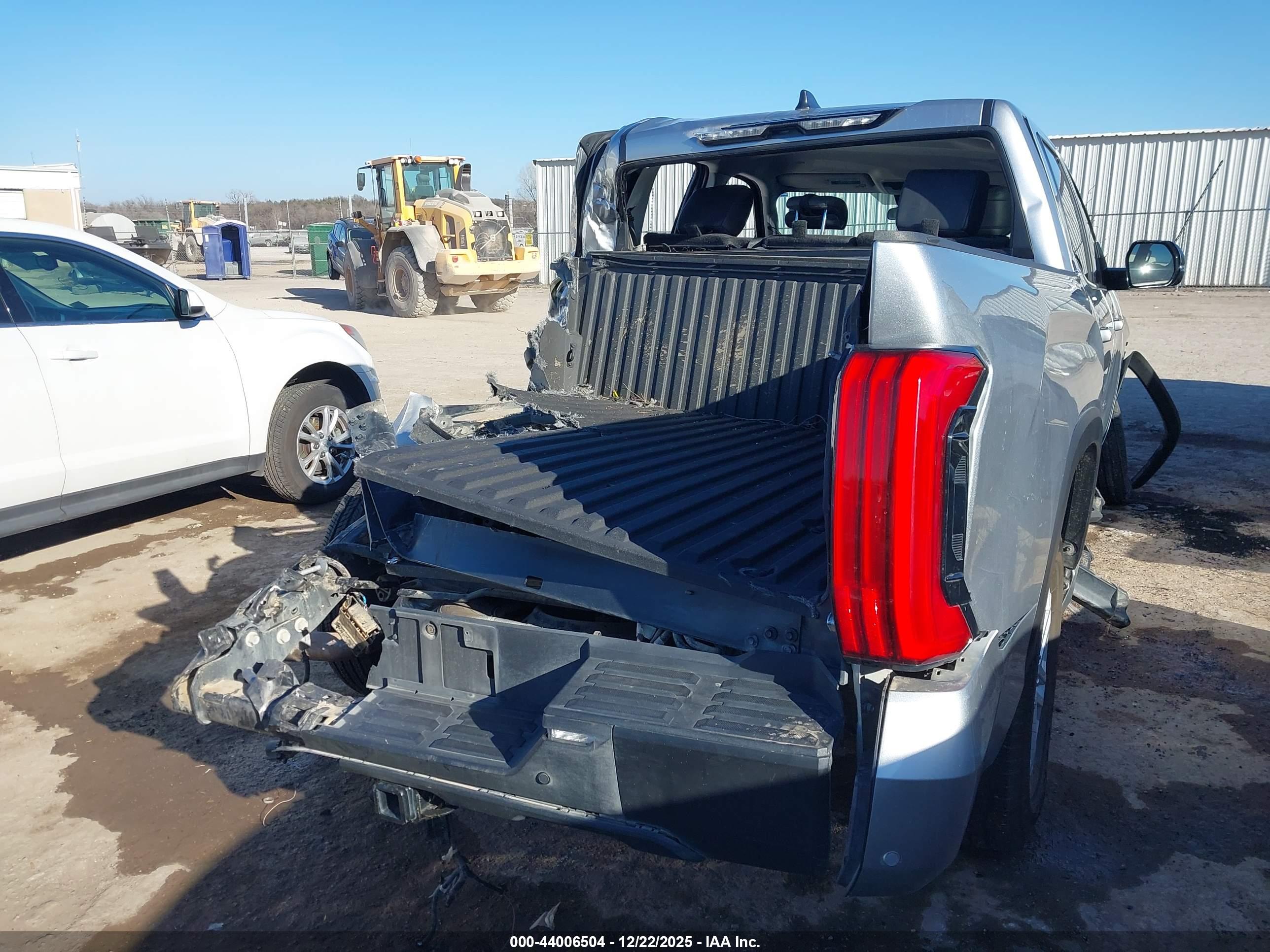 TOYOTA TUNDRA image 4
