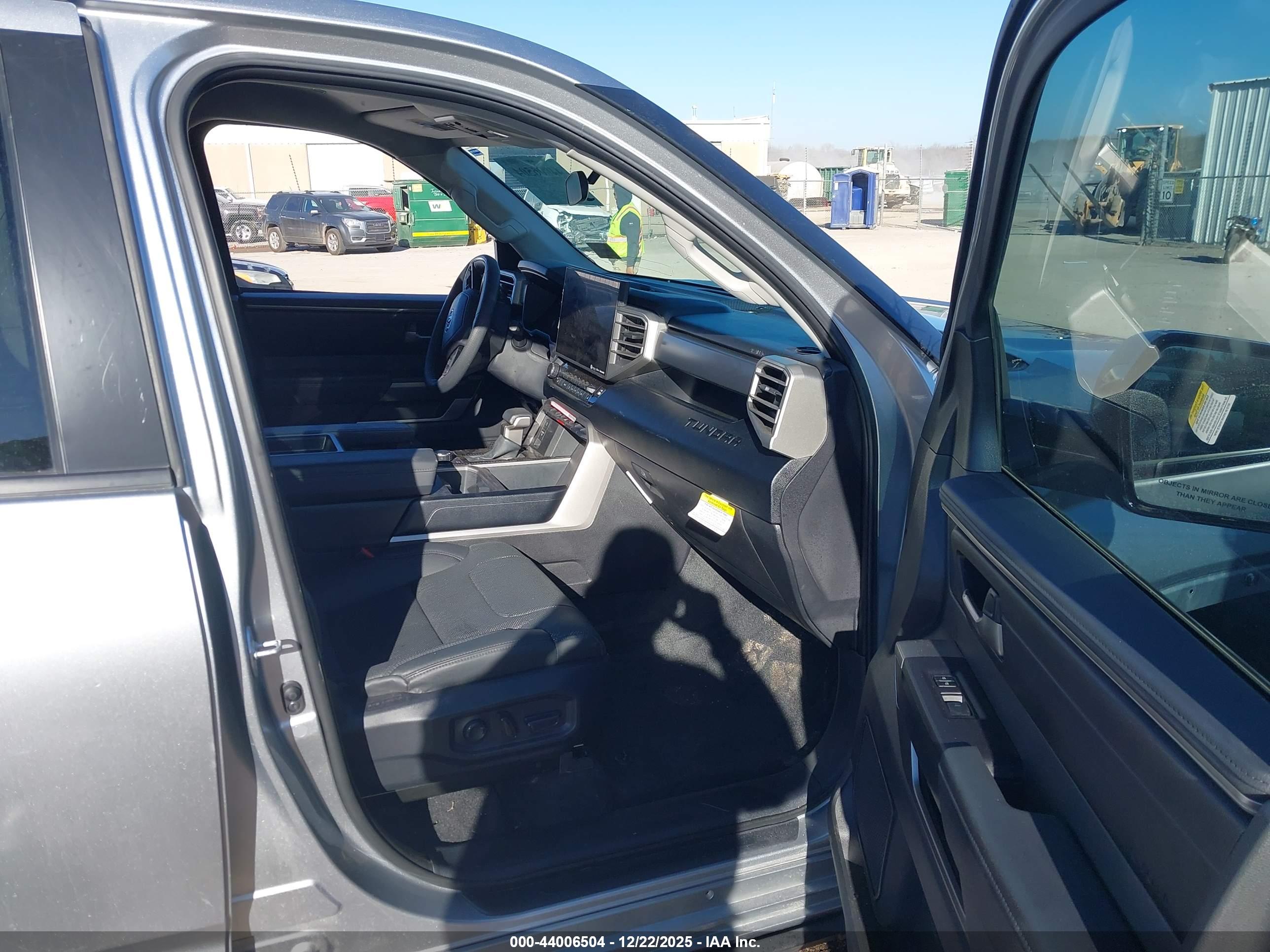 TOYOTA TUNDRA image 5