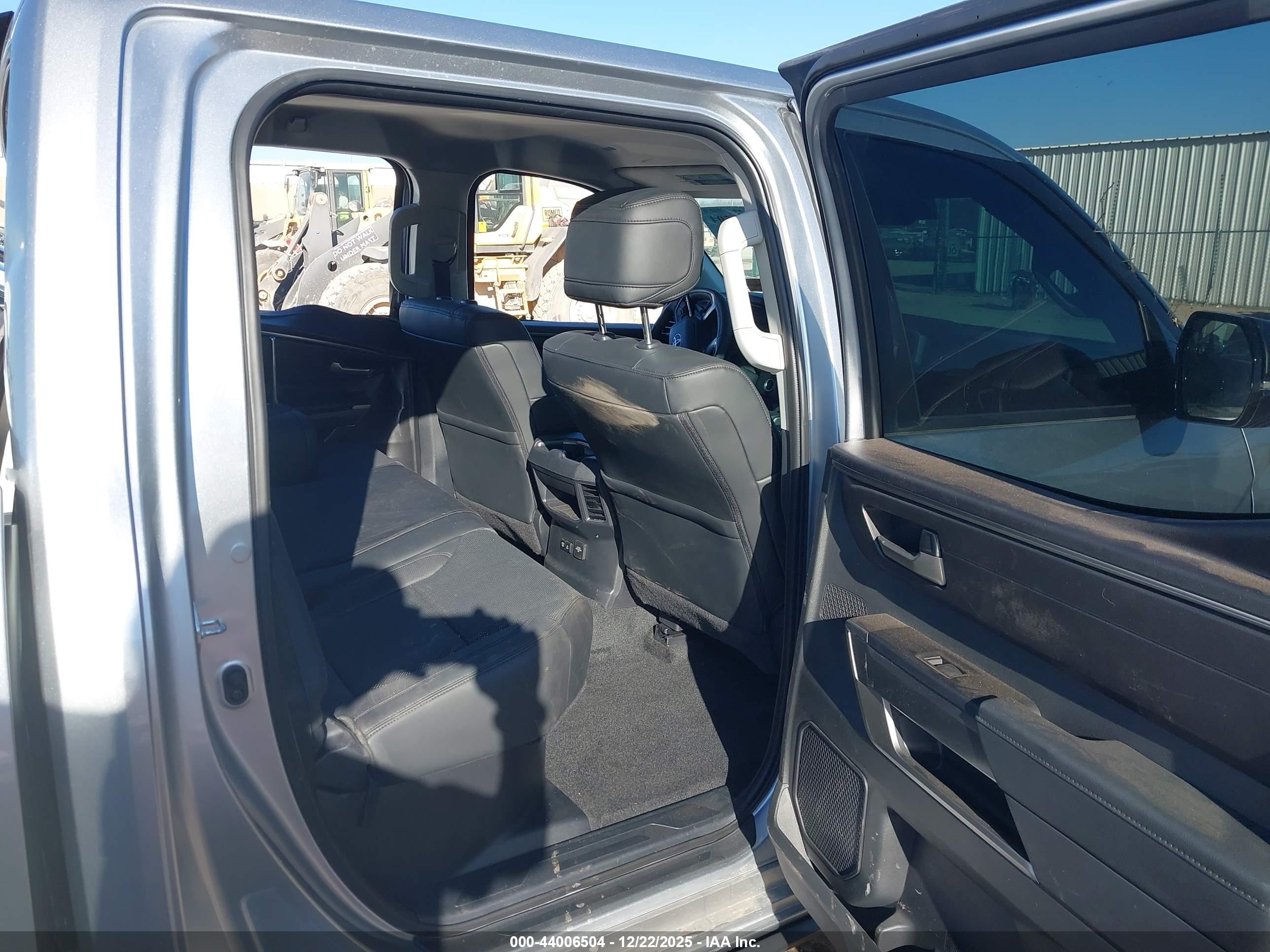 TOYOTA TUNDRA image 8
