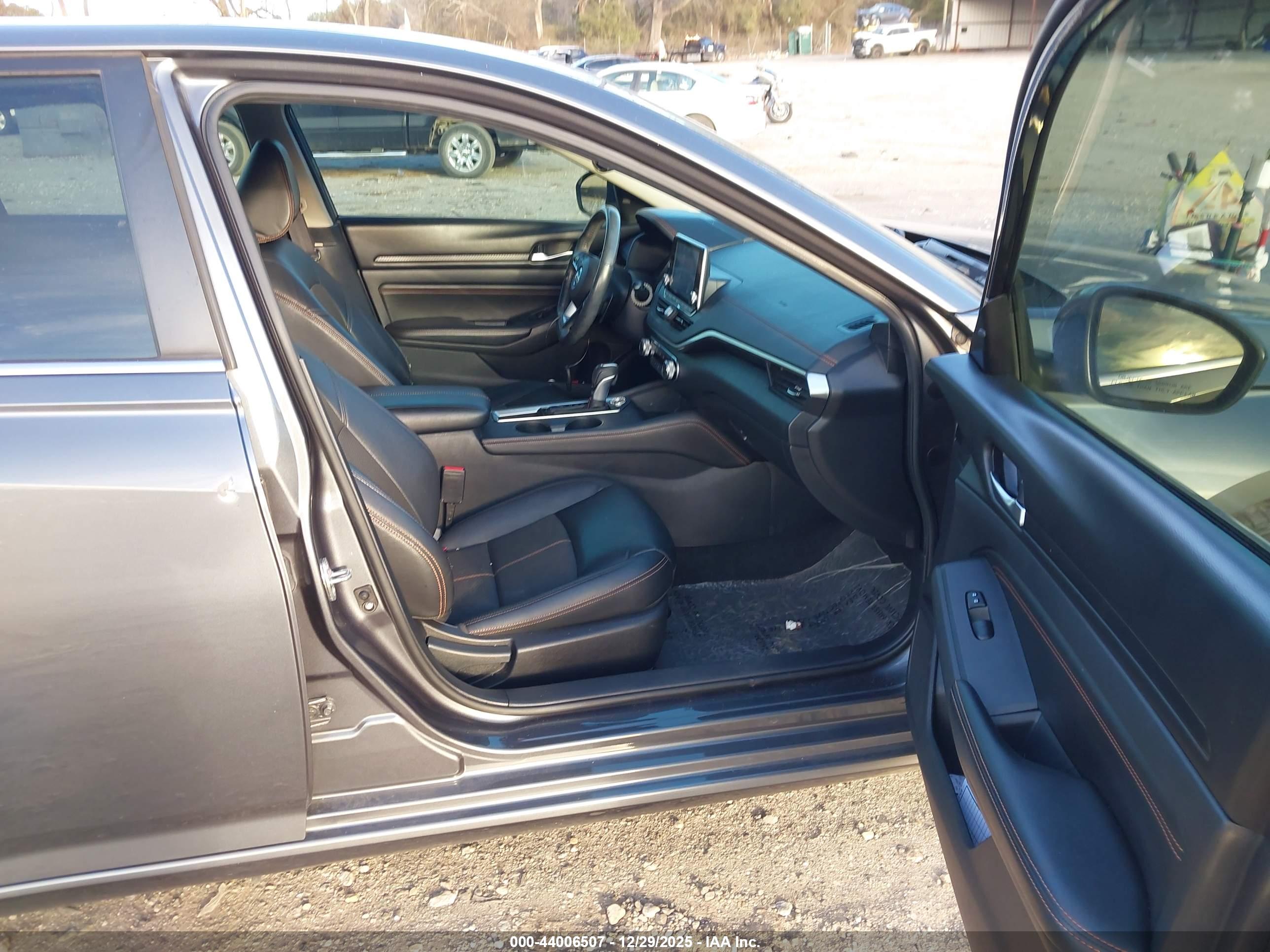 NISSAN ALTIMA image 5