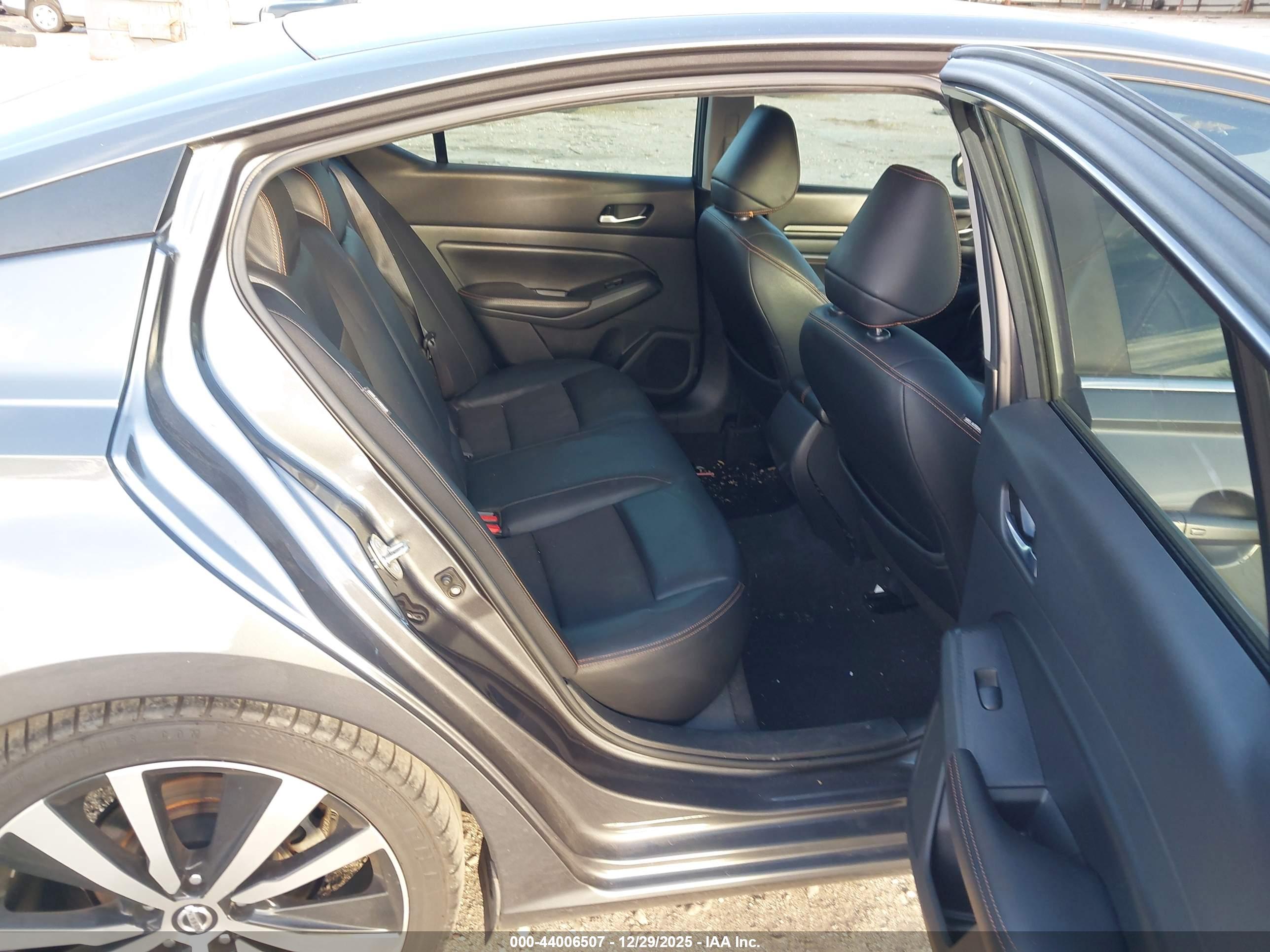 NISSAN ALTIMA image 8