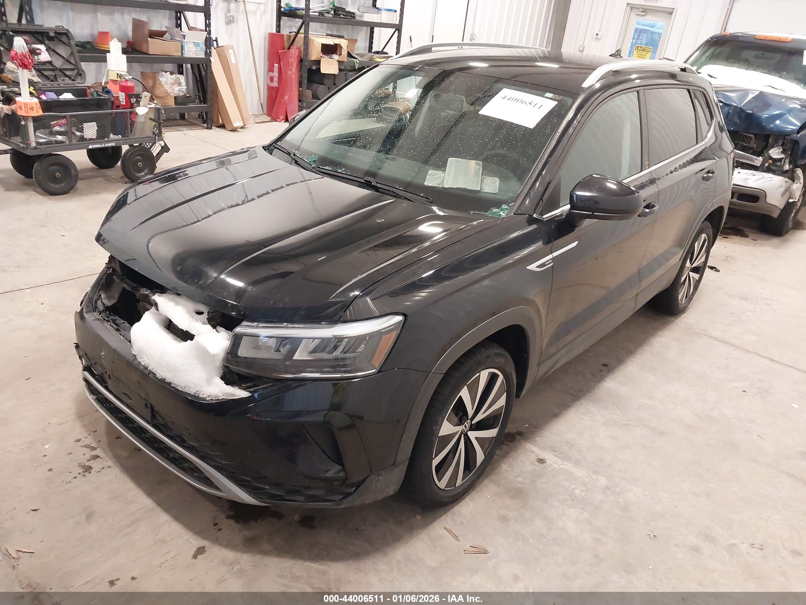 VOLKSWAGEN TAOS image 2