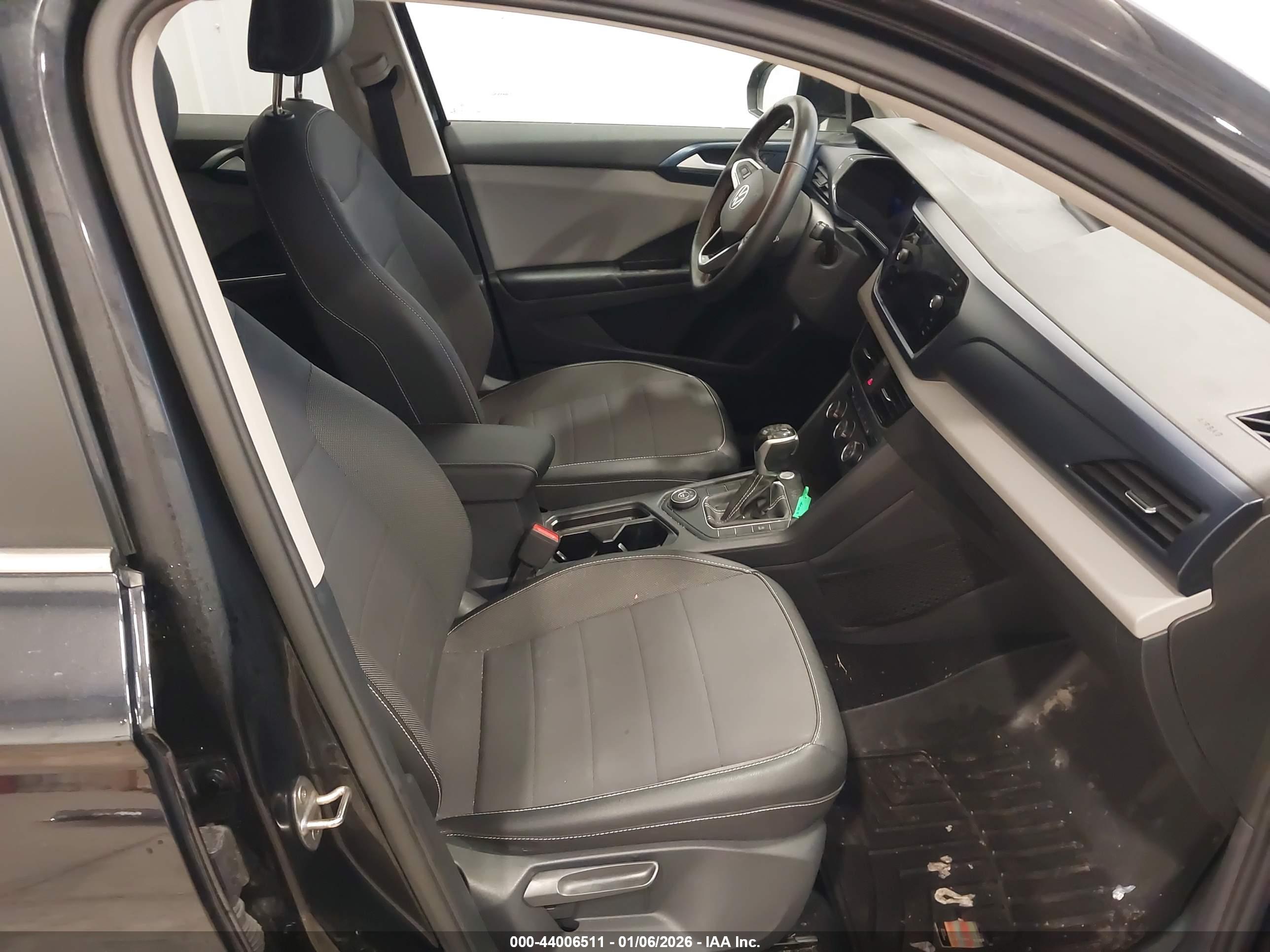VOLKSWAGEN TAOS image 5