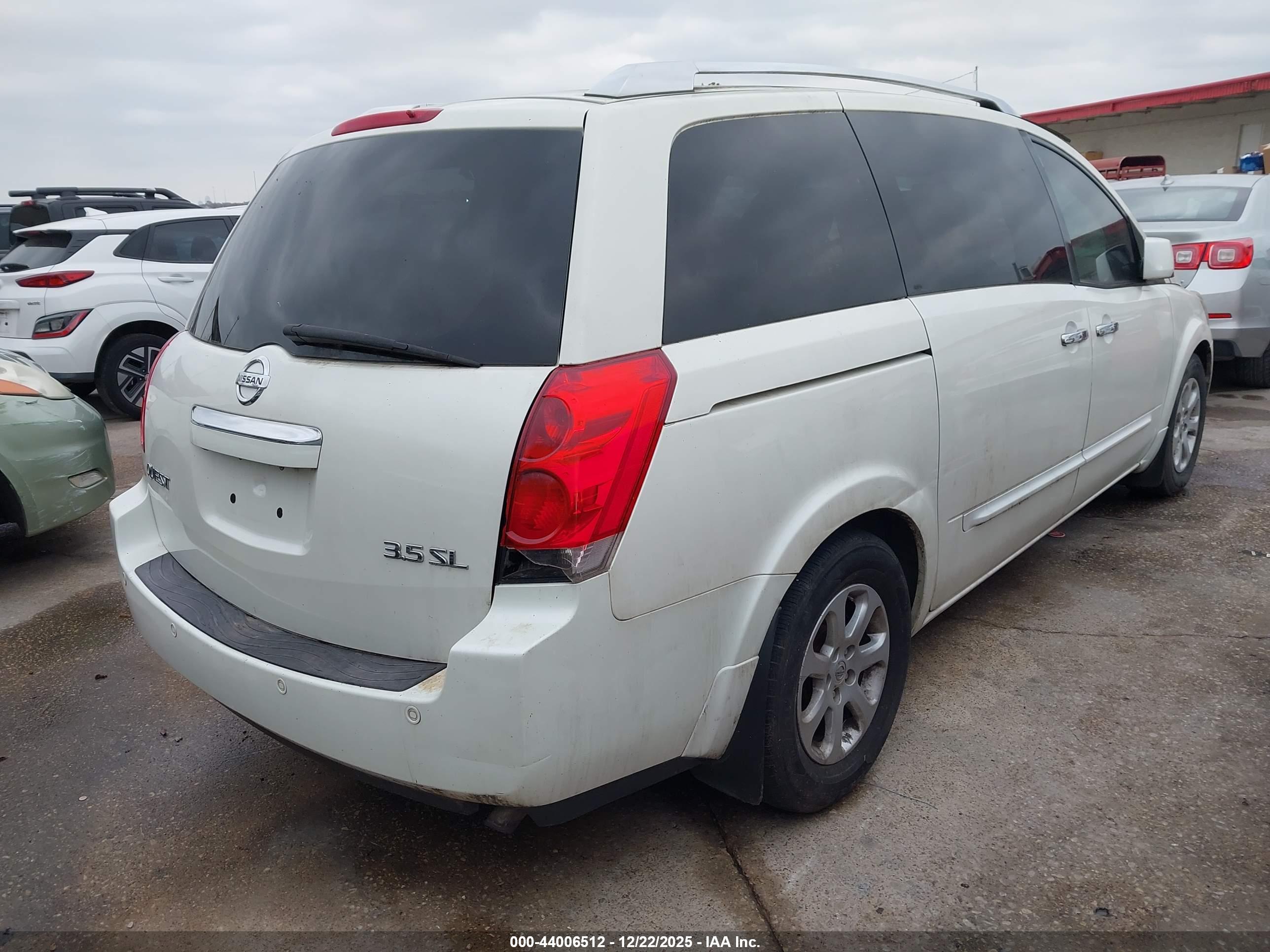 NISSAN QUEST image 4