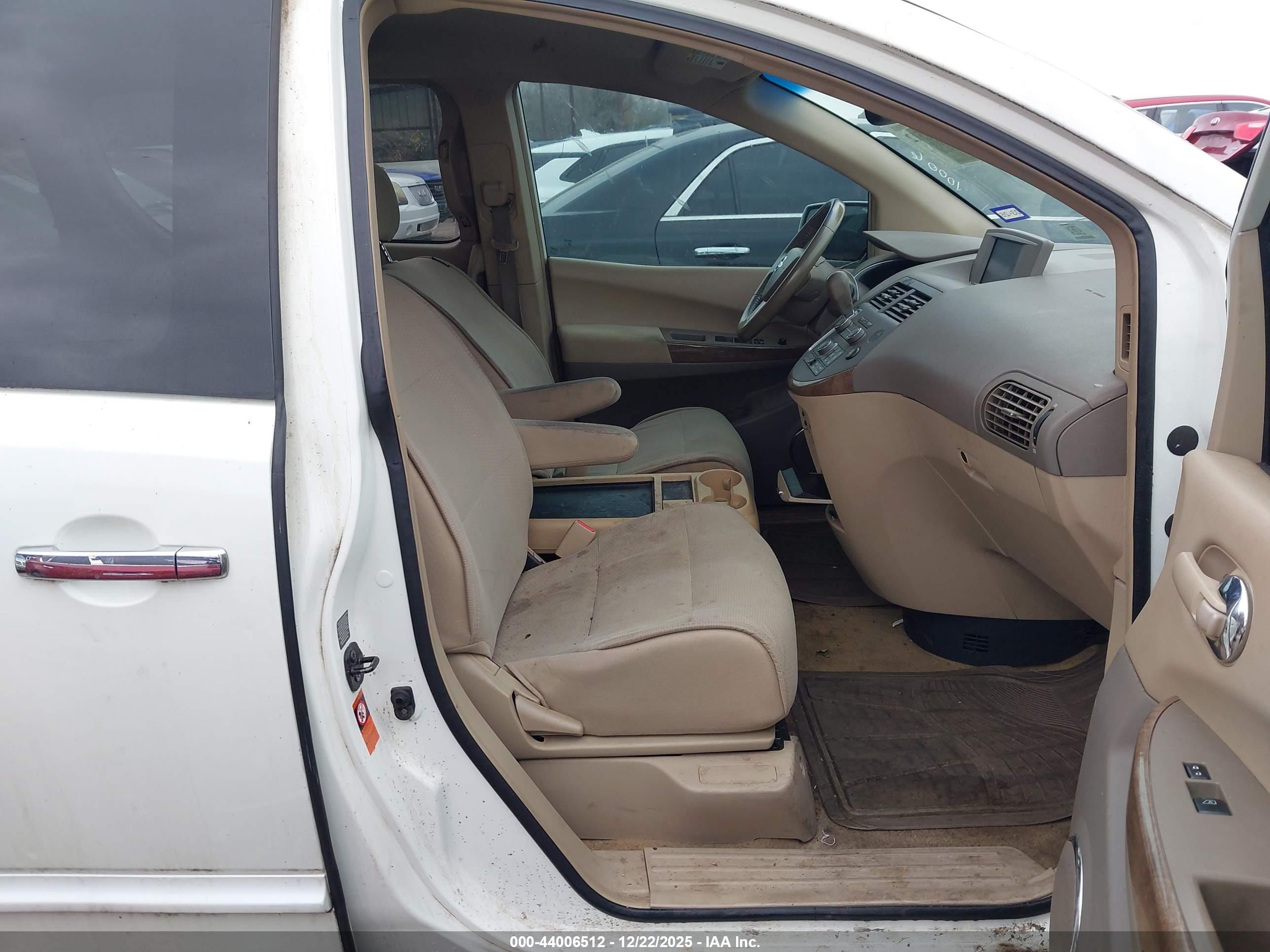 NISSAN QUEST image 5