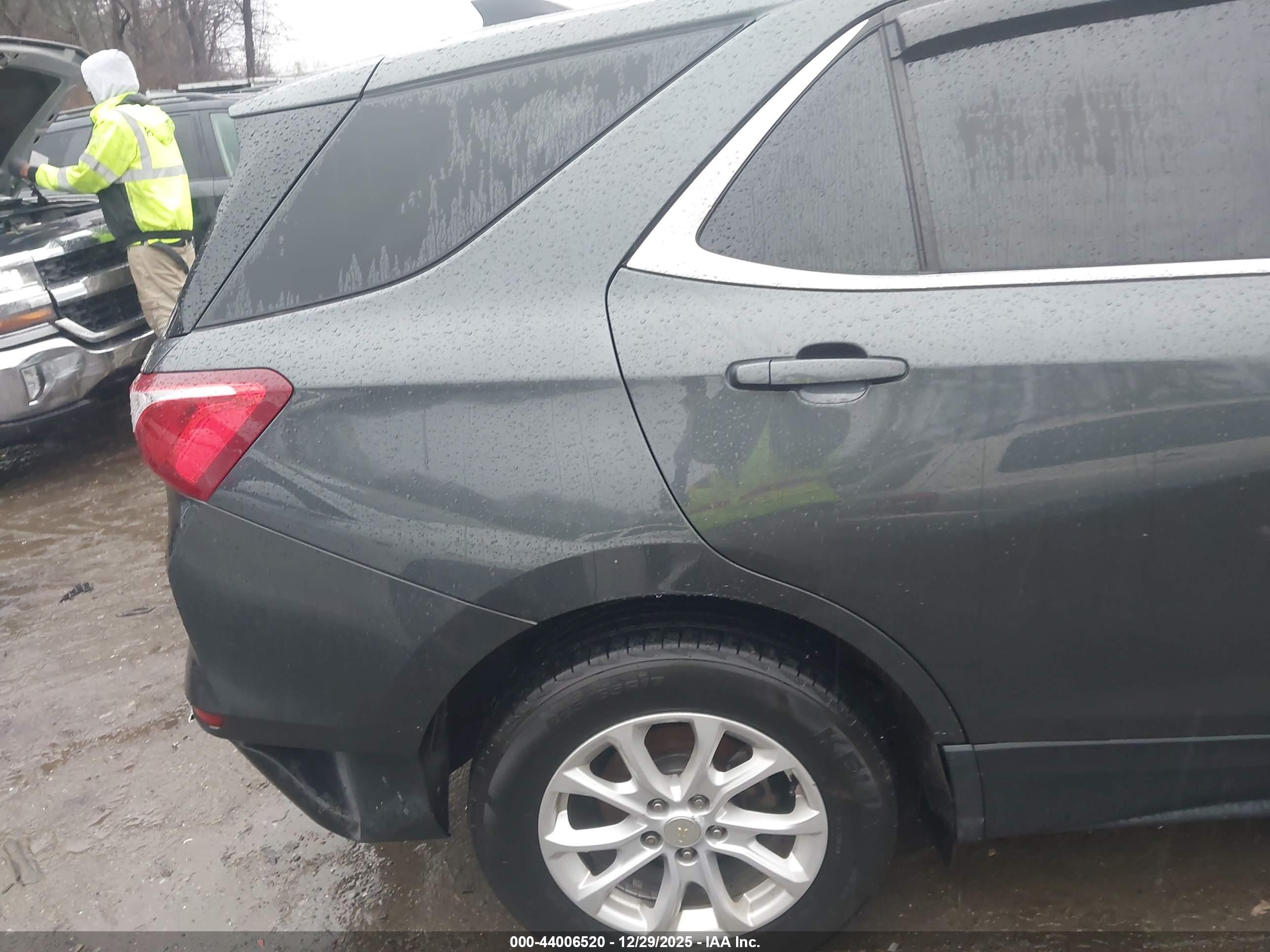 CHEVROLET EQUINOX image 4