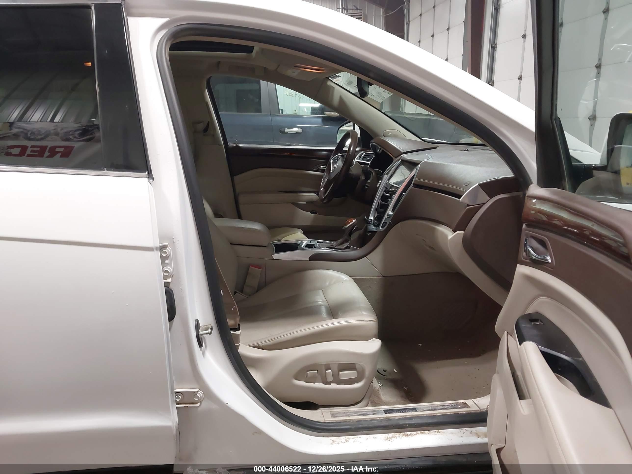 CADILLAC SRX image 5