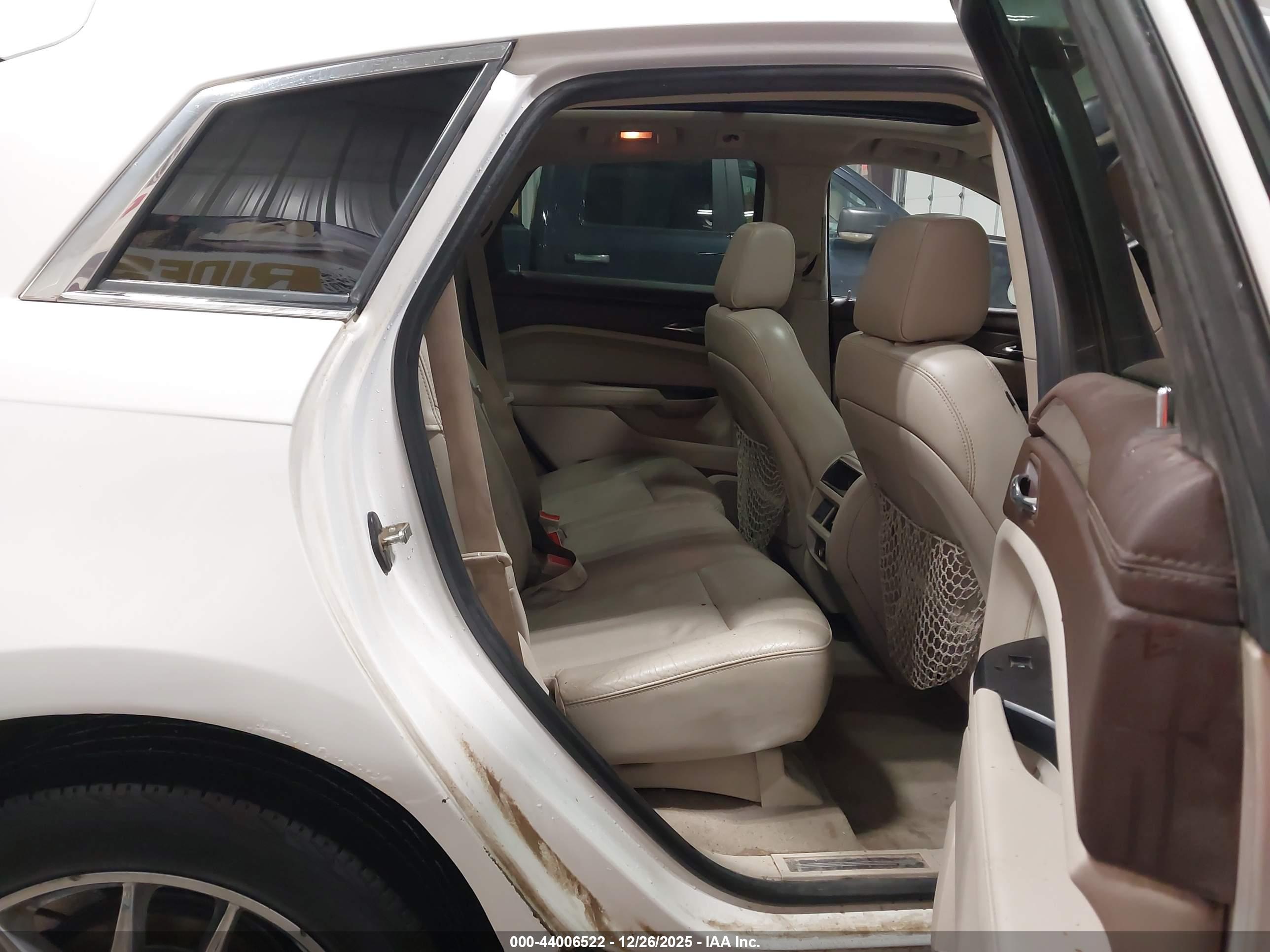 CADILLAC SRX image 8