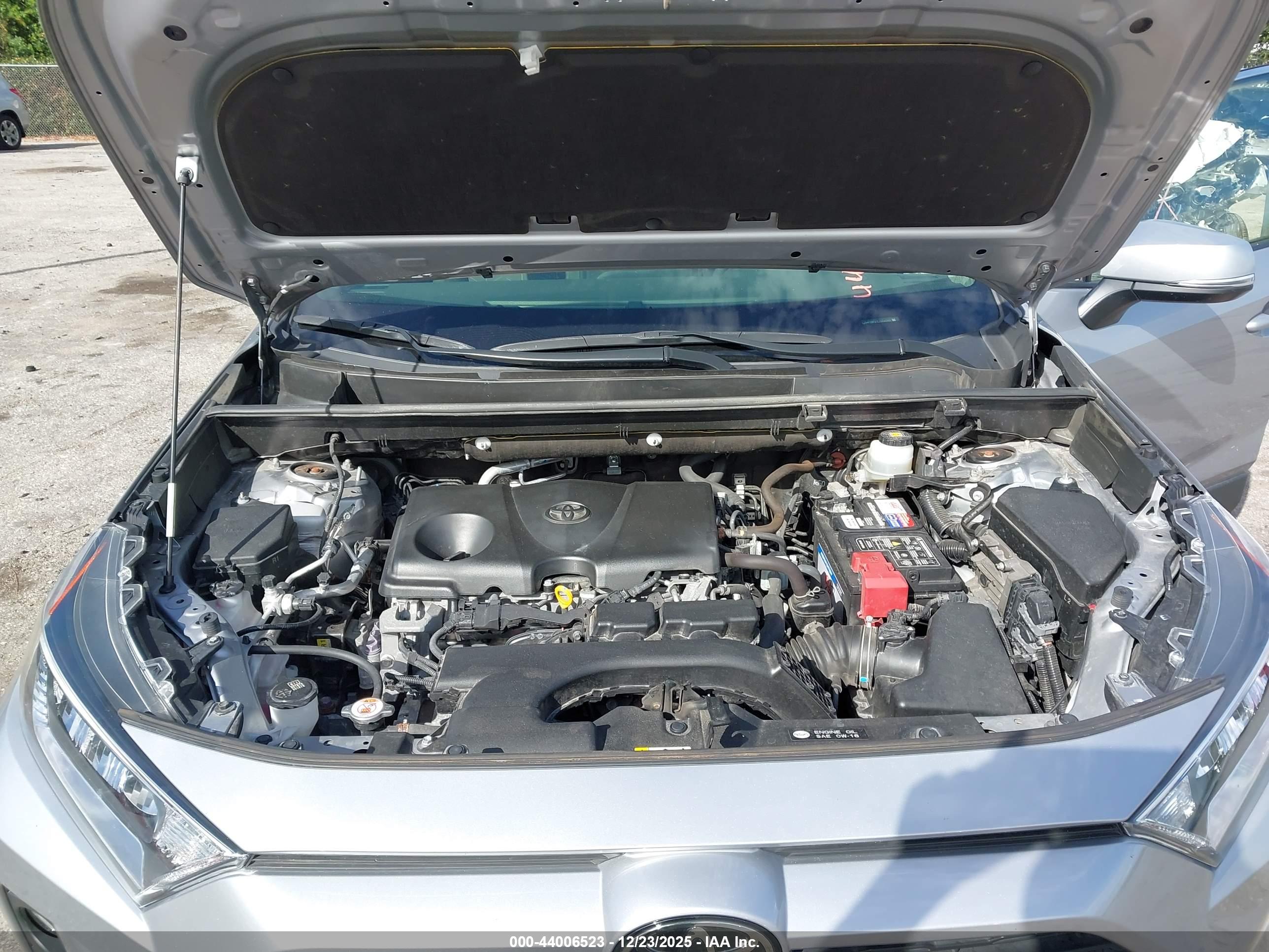 TOYOTA RAV4 image 10