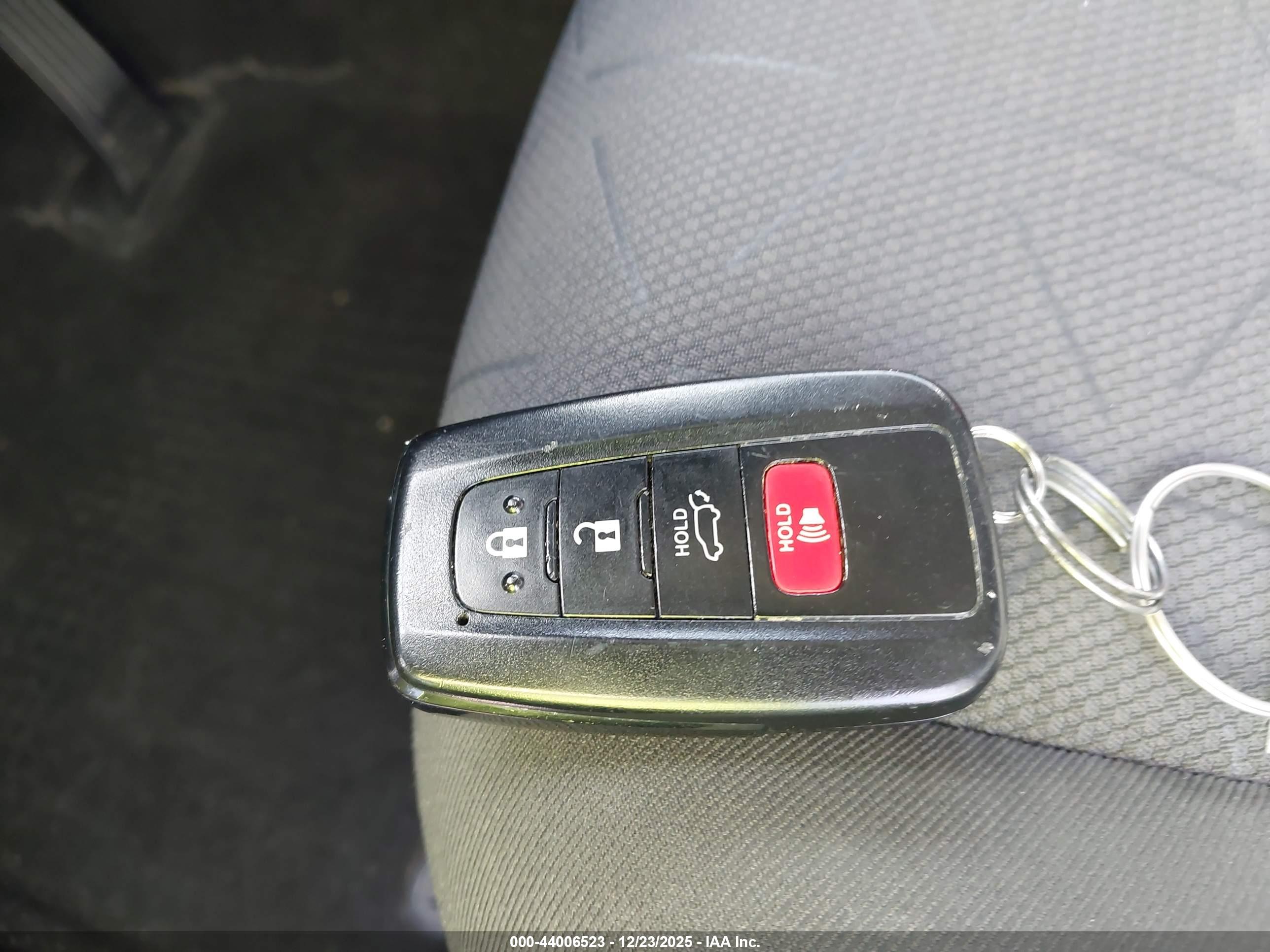 TOYOTA RAV4 image 11