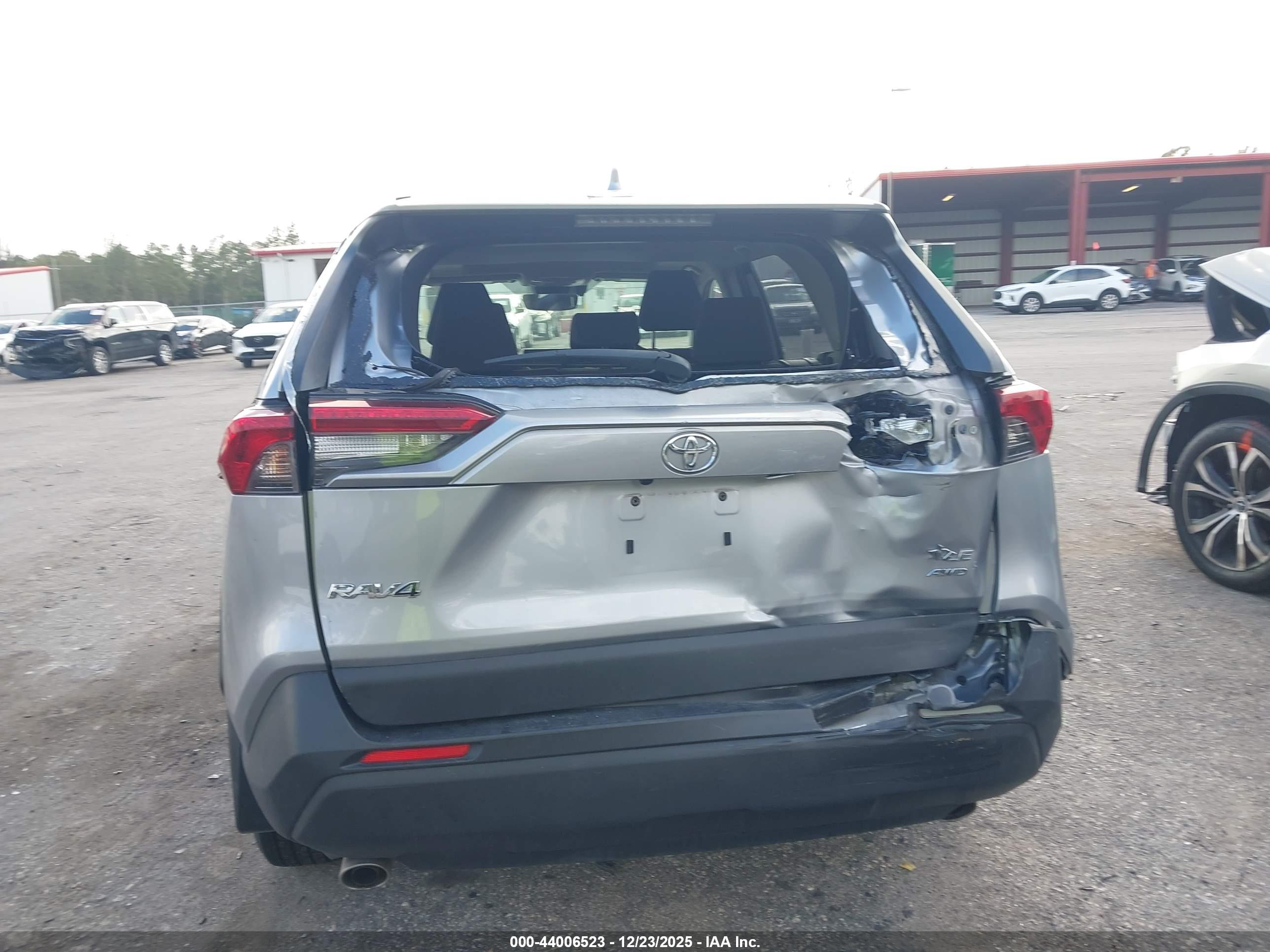 TOYOTA RAV4 image 6