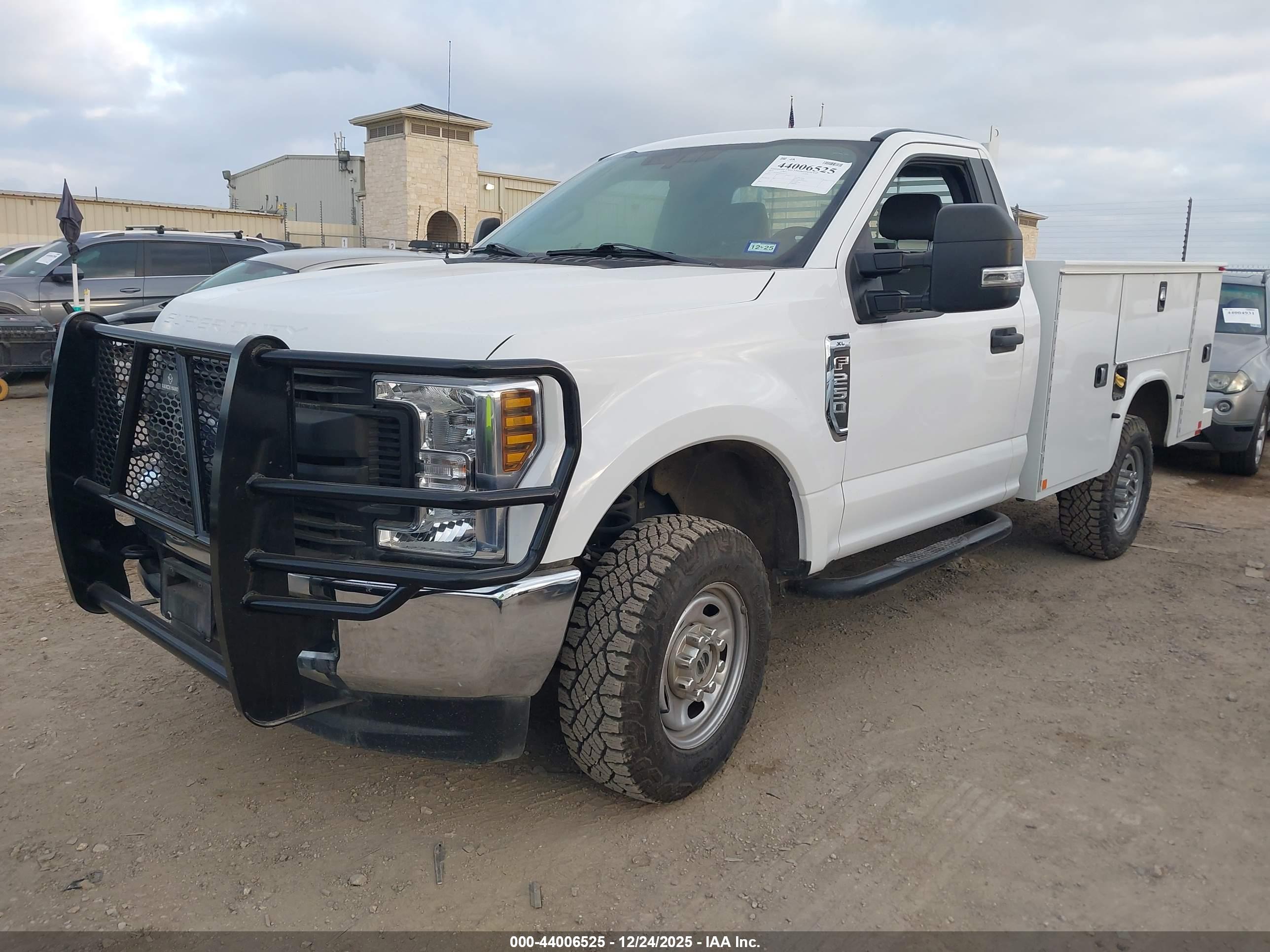 FORD F-250 image 2