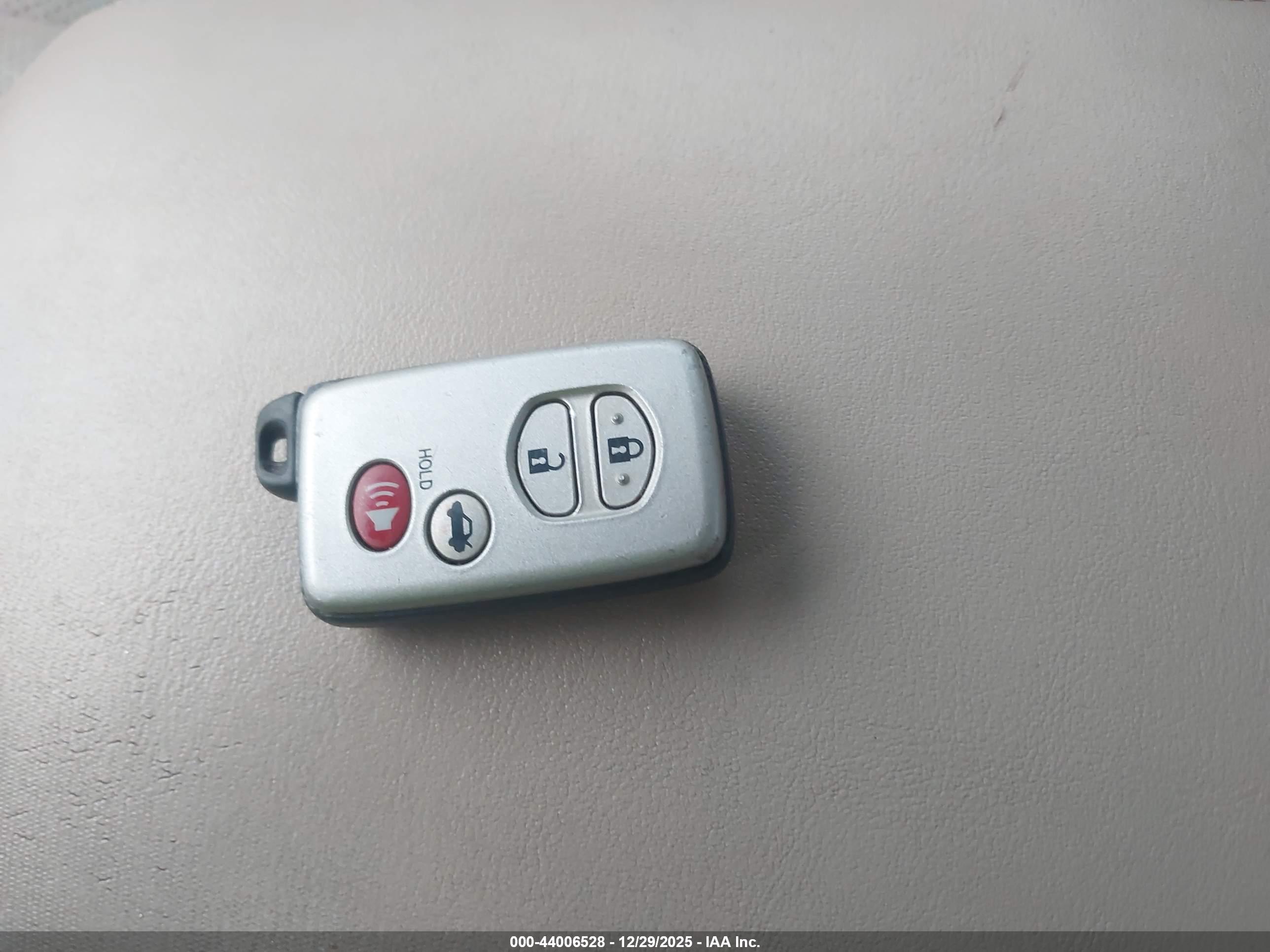TOYOTA AVALON image 11