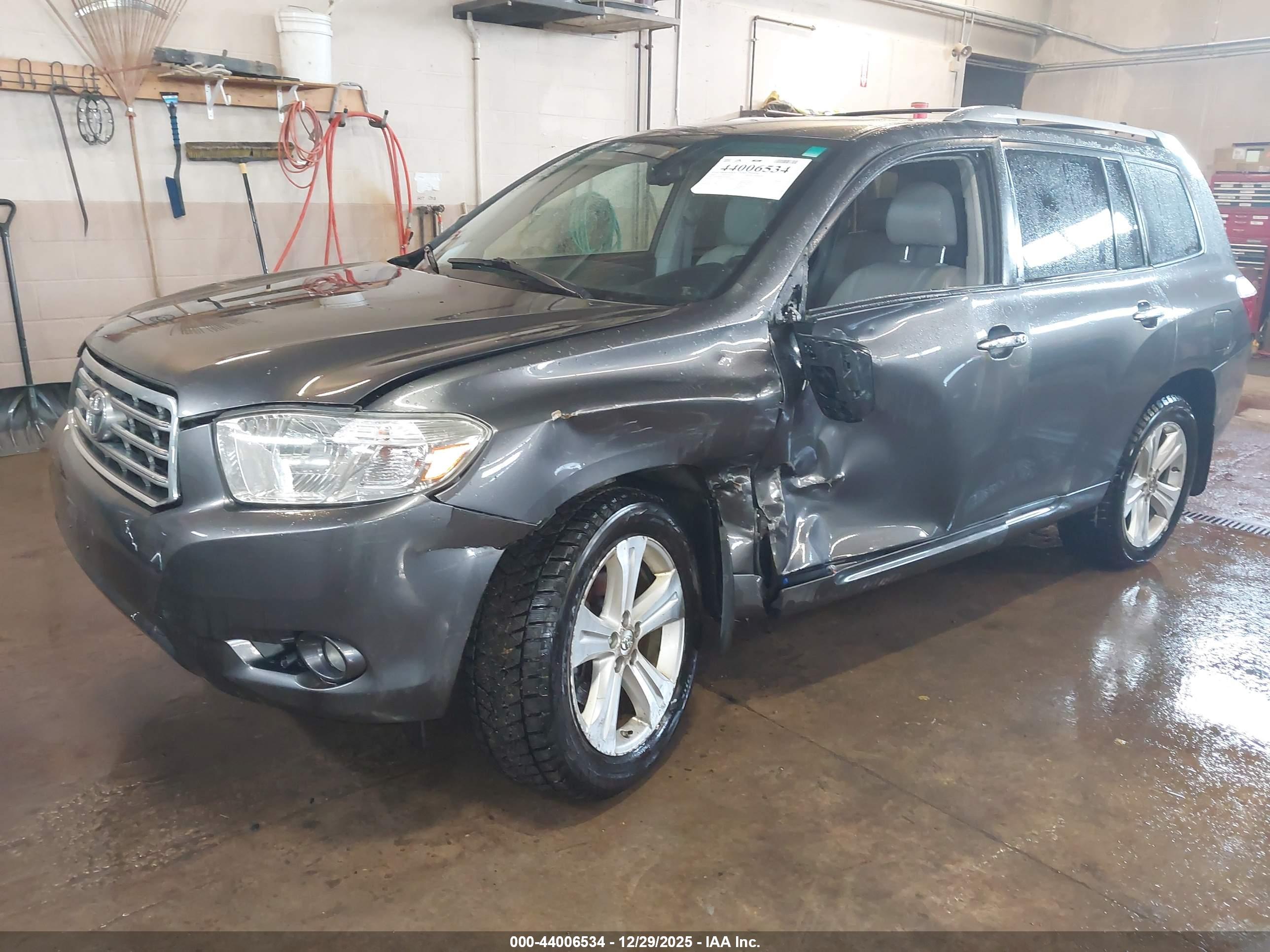 TOYOTA HIGHLANDER image 2