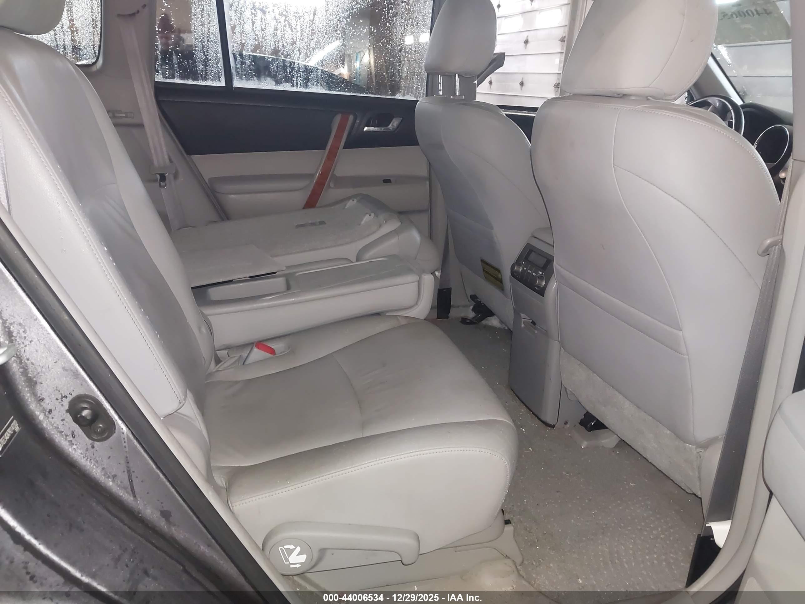 TOYOTA HIGHLANDER image 8