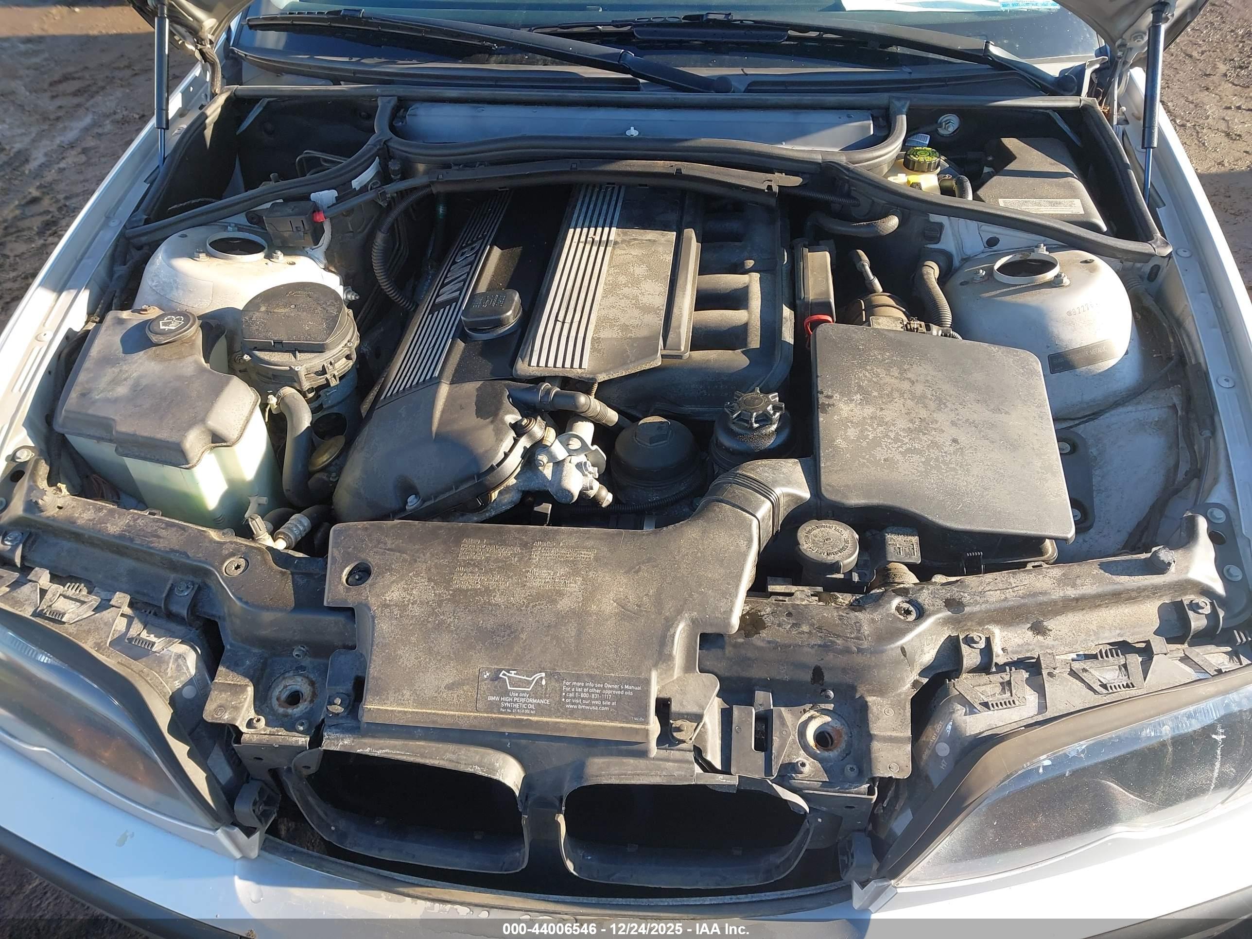 BMW 325XI image 10