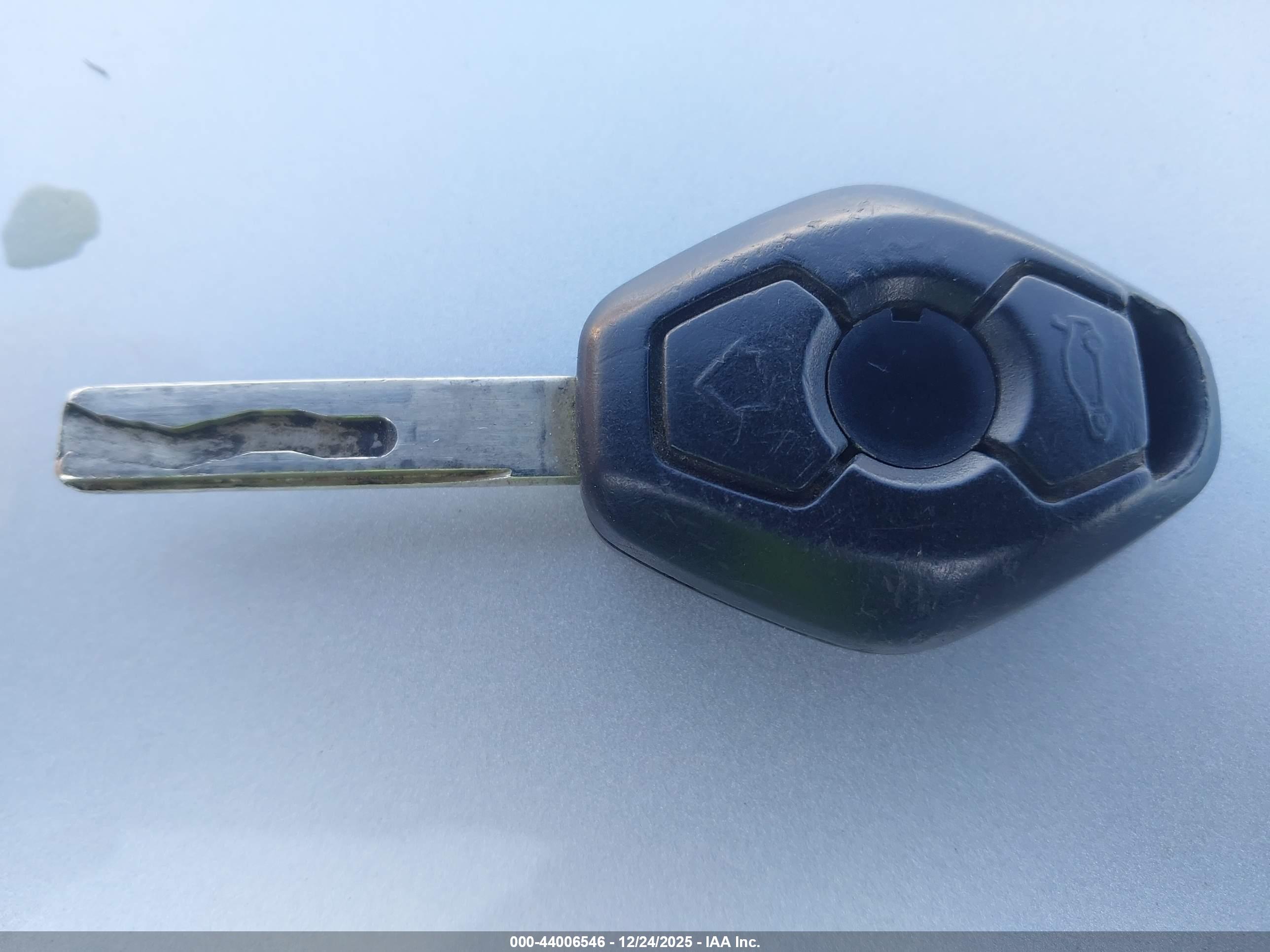 BMW 325XI image 11