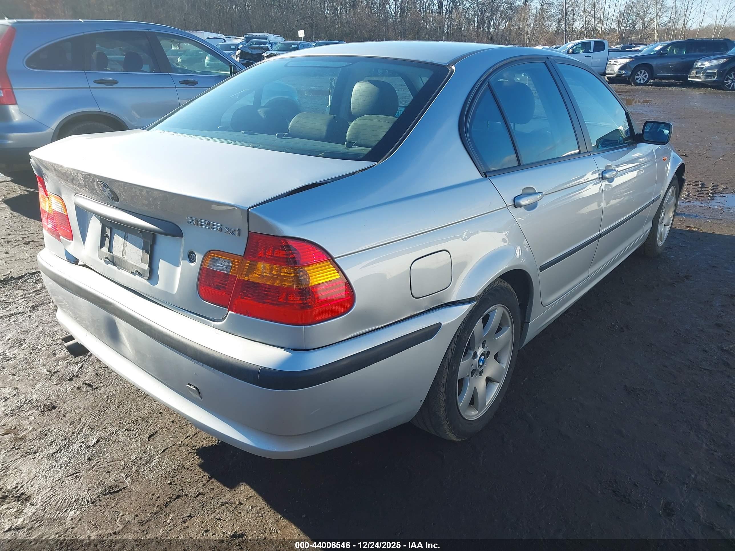 BMW 325XI image 4