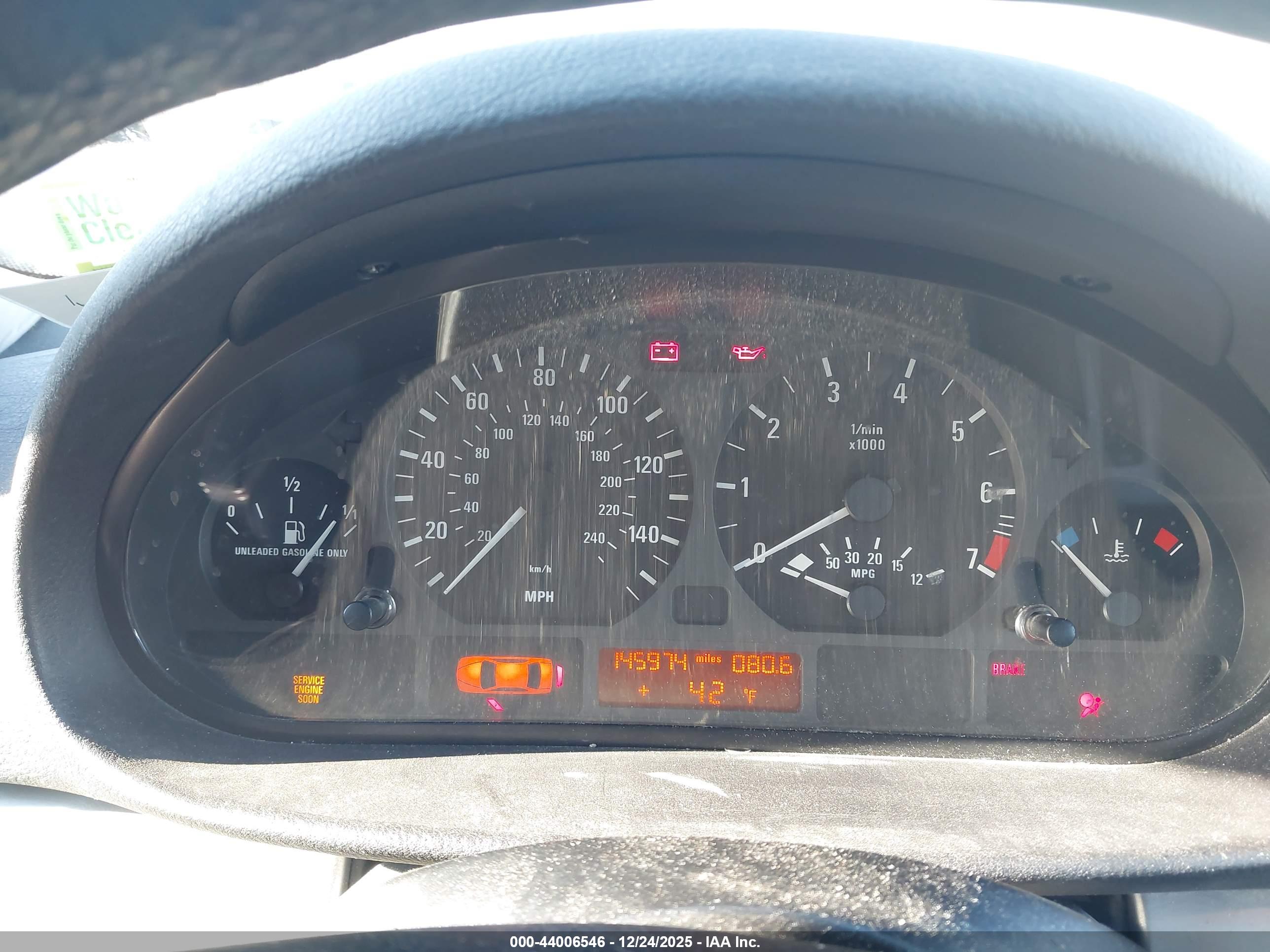 BMW 325XI image 7