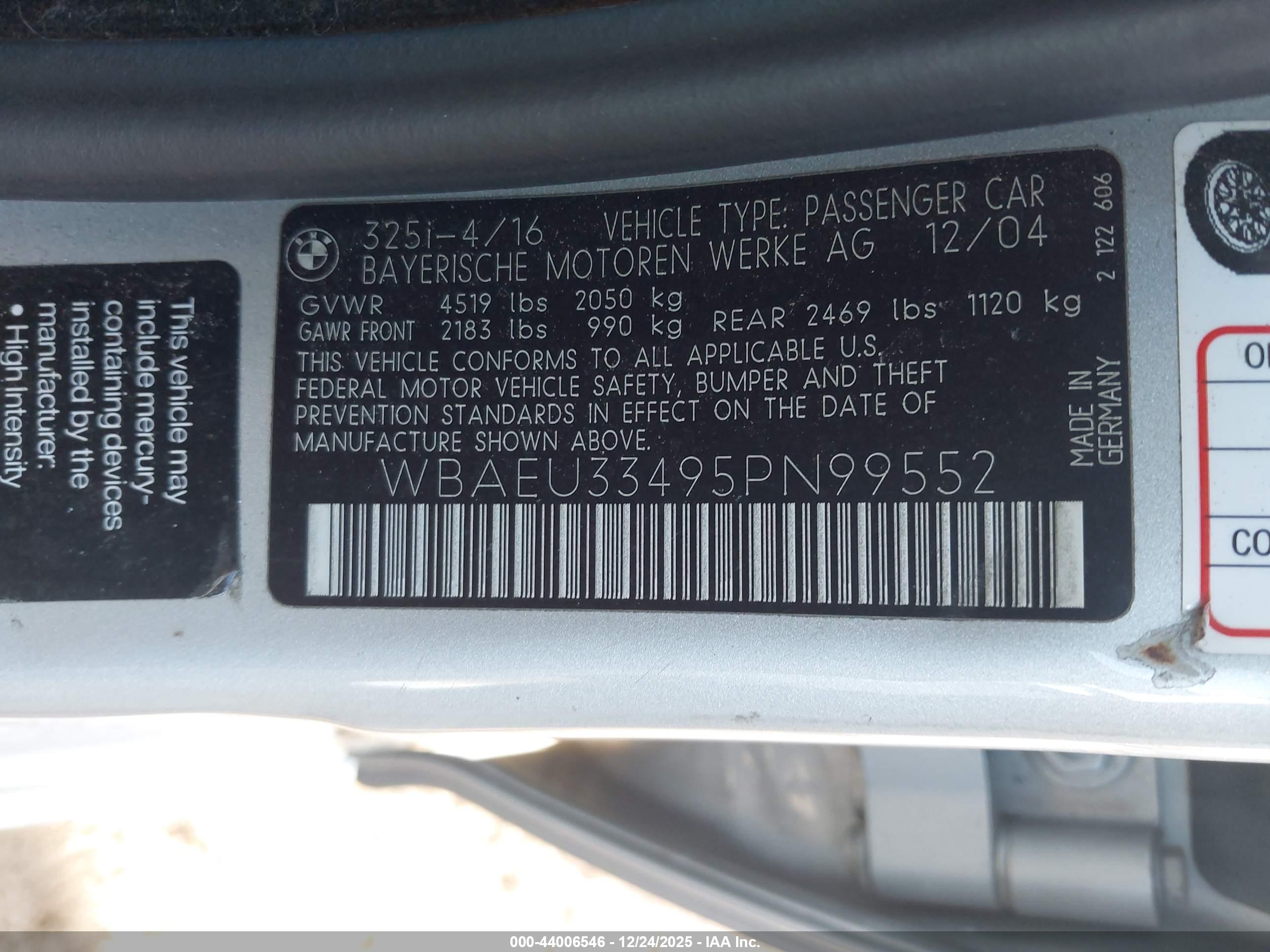 BMW 325XI image 9