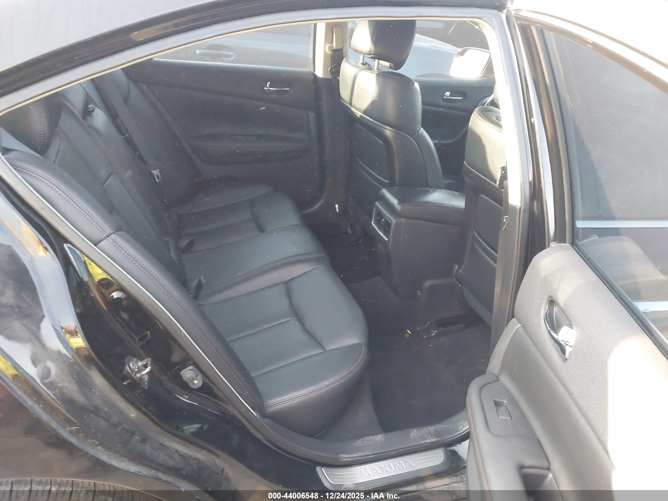 NISSAN MAXIMA image 8