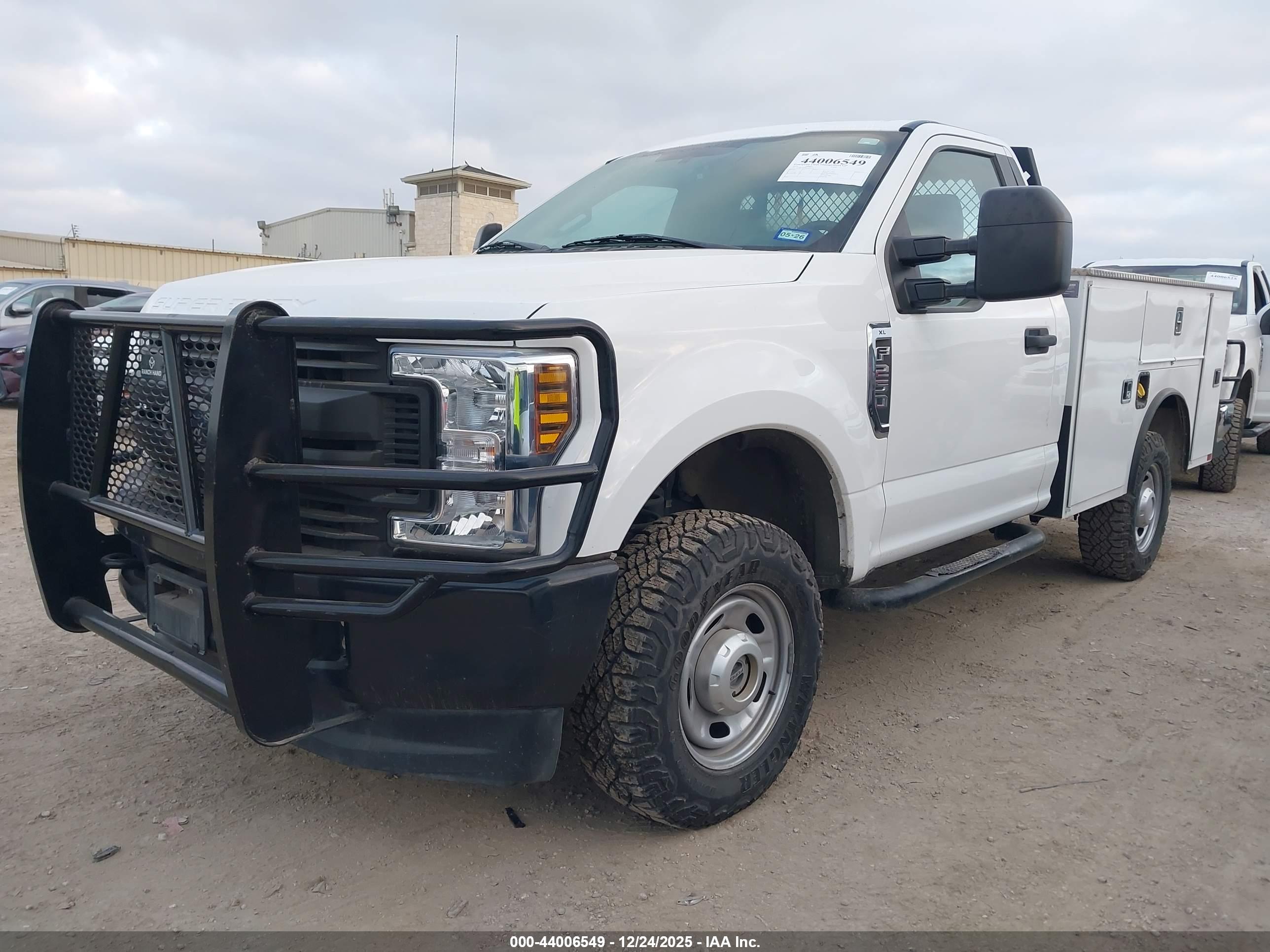 FORD F-250 image 2
