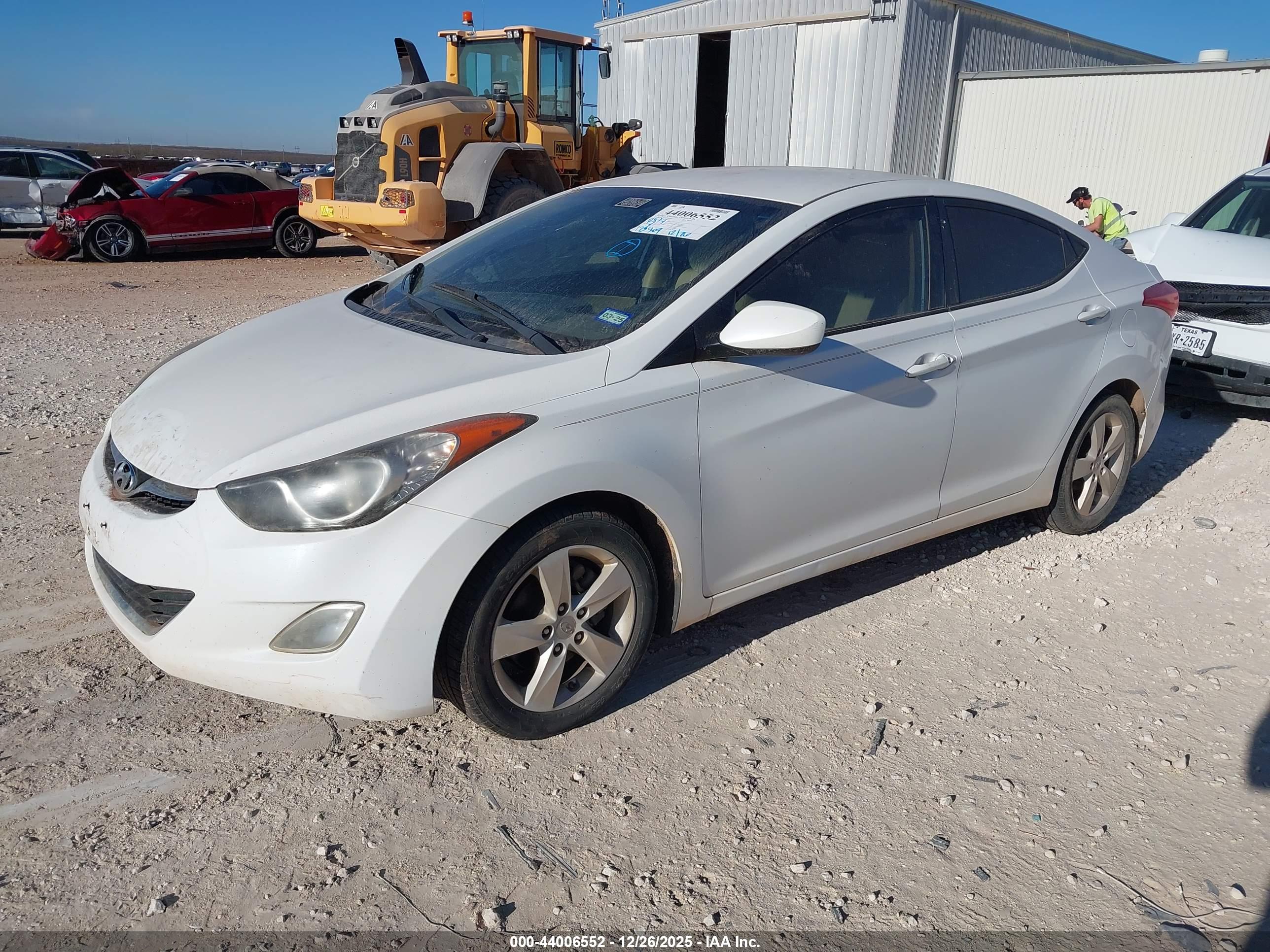 HYUNDAI ELANTRA image 2